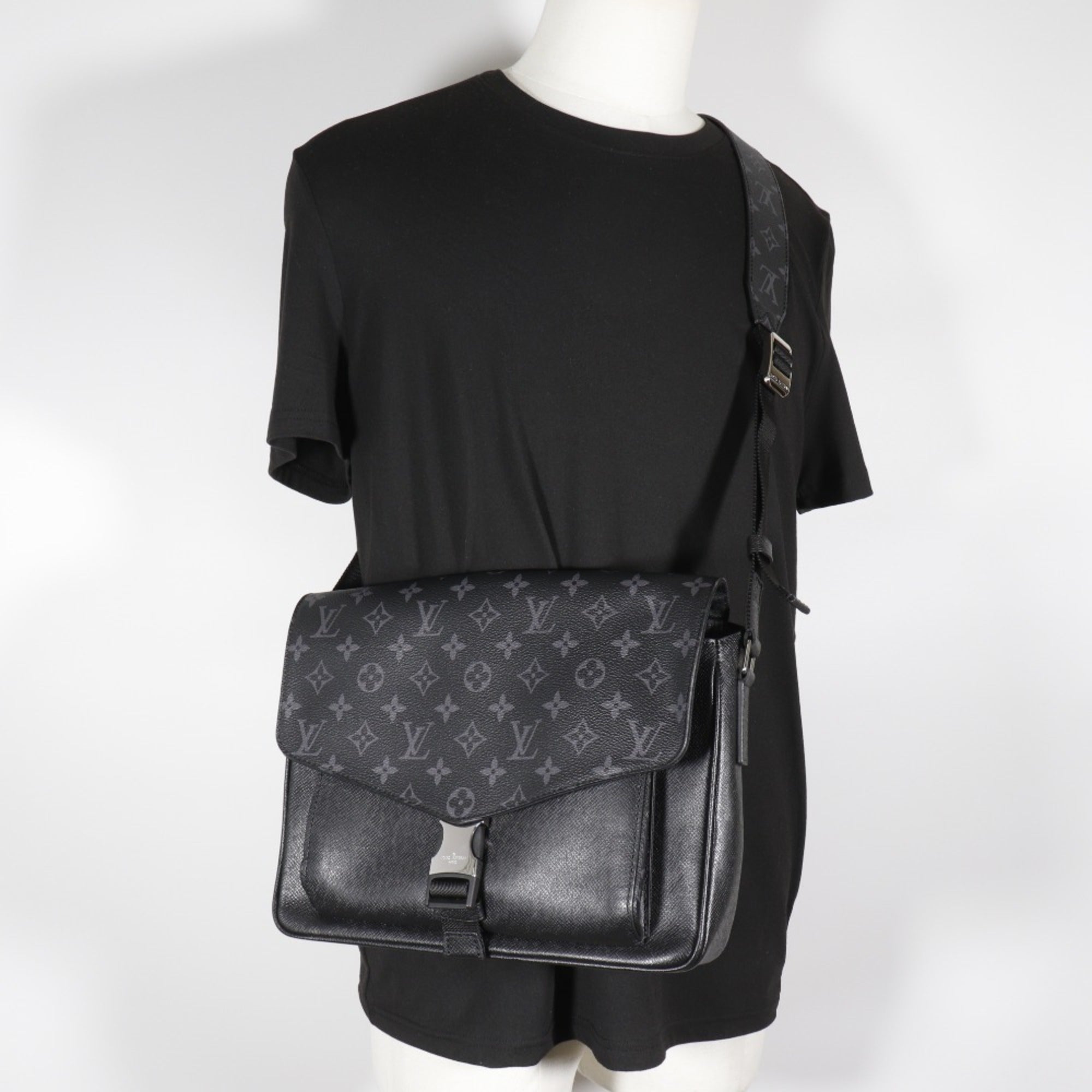 Louis Vuitton Taigarama Black Taigarama Monogram Eclipse Shoulder Bag (Pre-Owned)