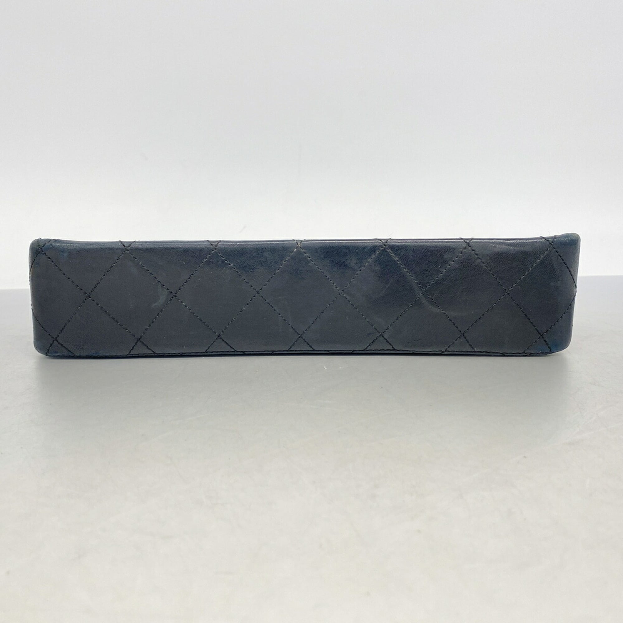 Chanel Black Leather Shoulder Bag (Pre-Owned)