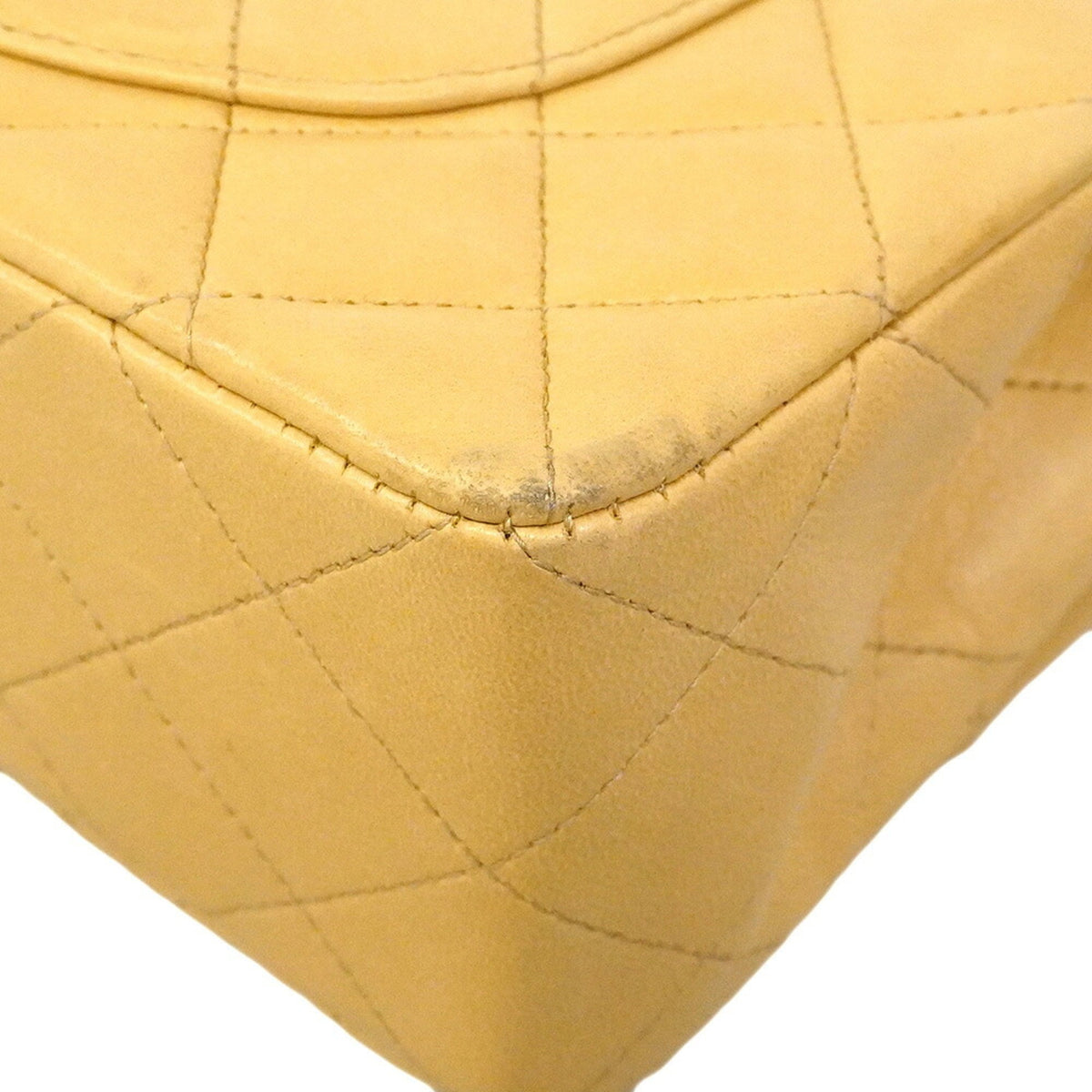 Chanel Beige Leather Shoulder Bag (Pre-Owned)