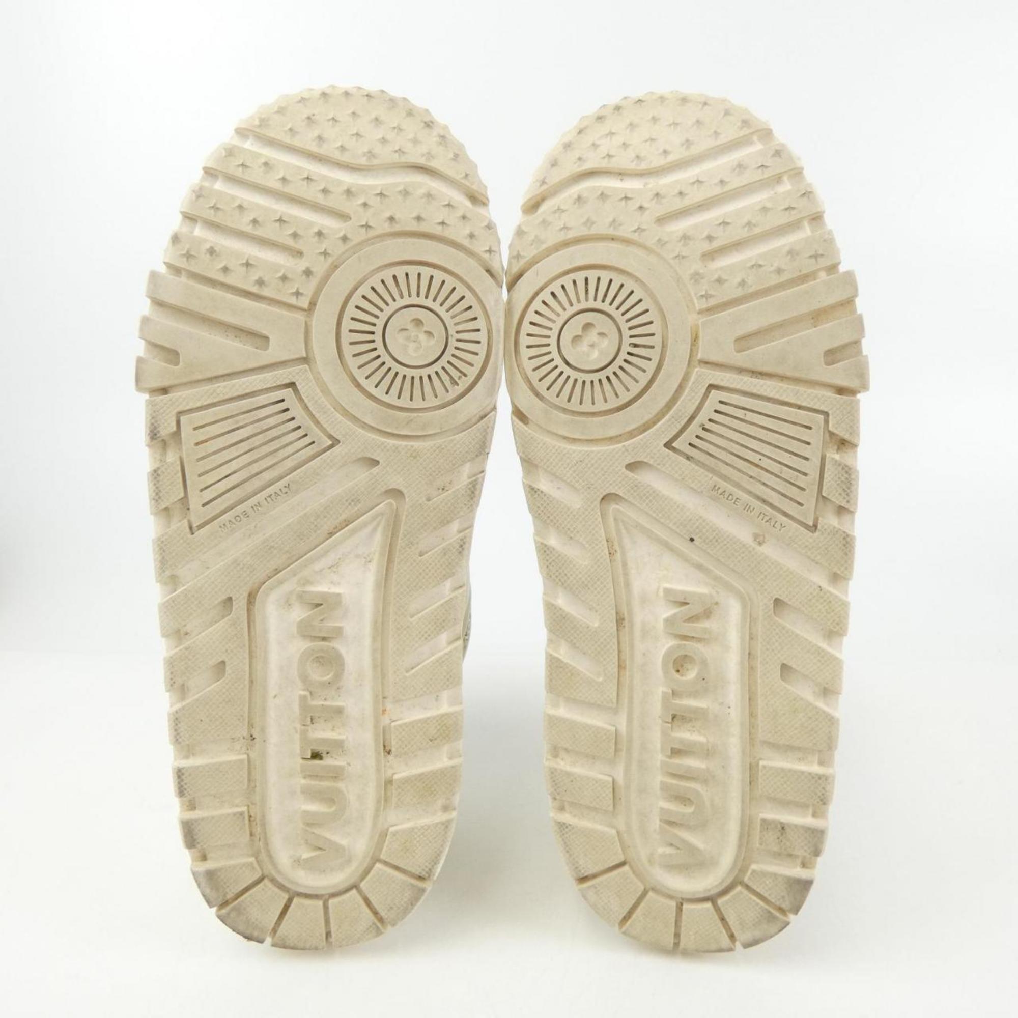 Louis Vuitton Beige Sneakers (Pre-Owned)