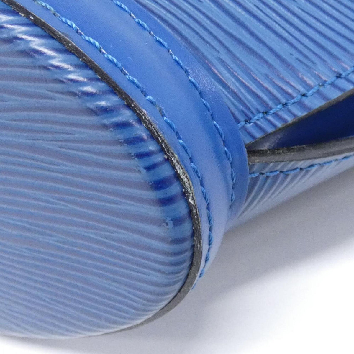 Louis Vuitton Blue Leather Handbag (Pre-Owned)