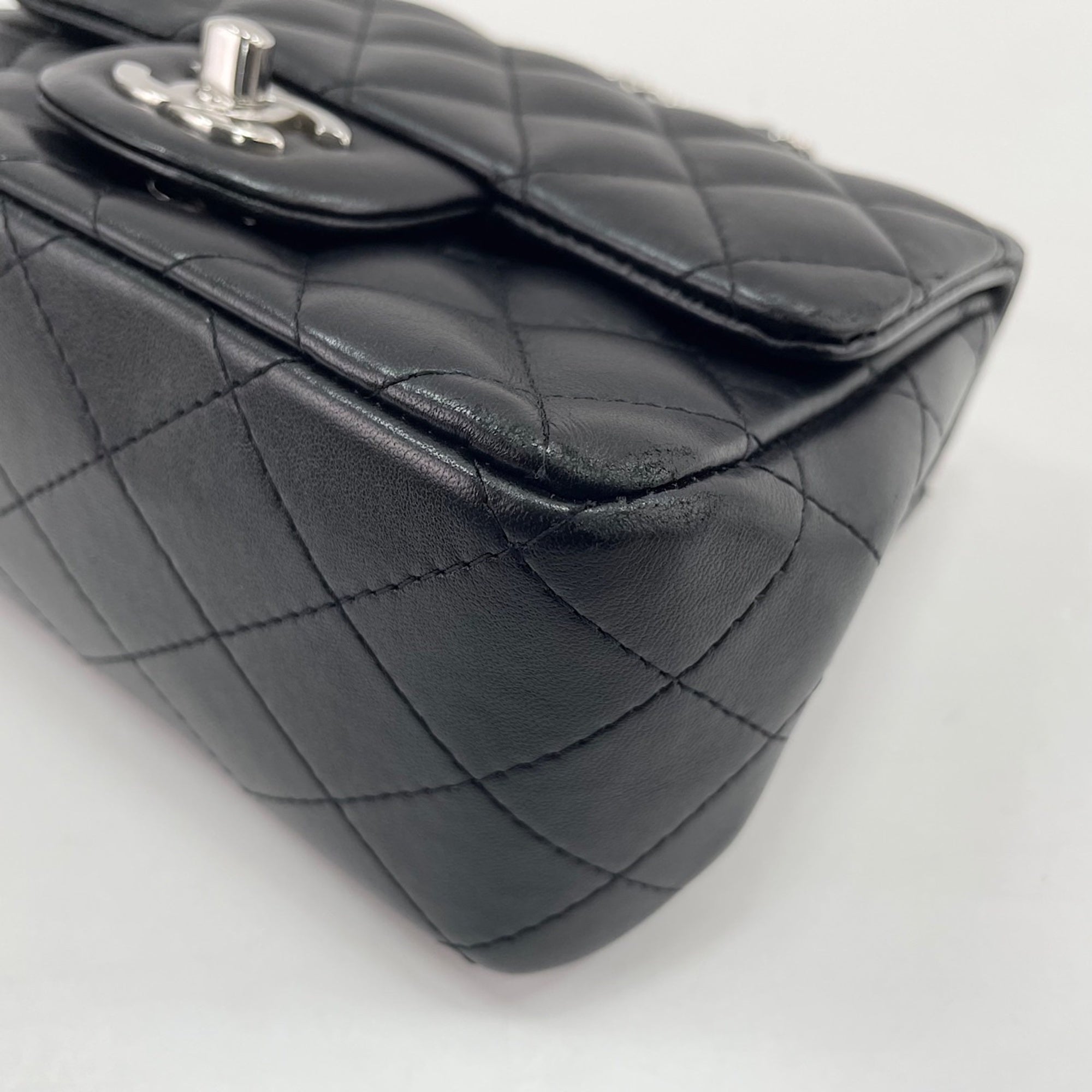 Chanel Black Shoulder Bag (Pre-Owned)