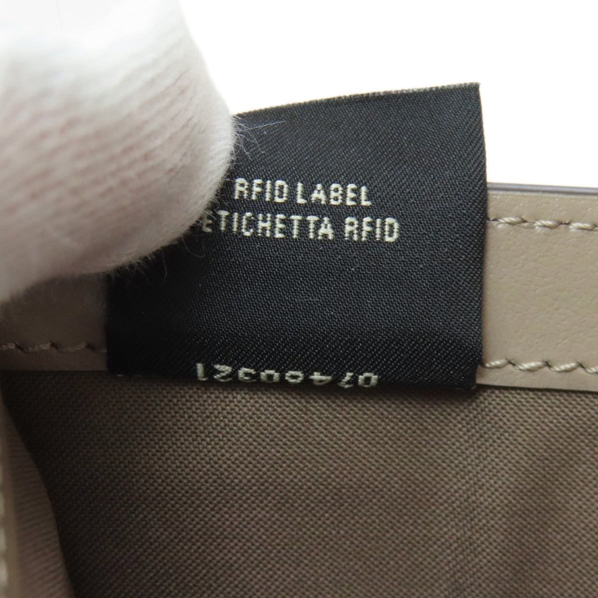 Fendi Beige Leather Wallet (Bi-Fold) (Pre-Owned)