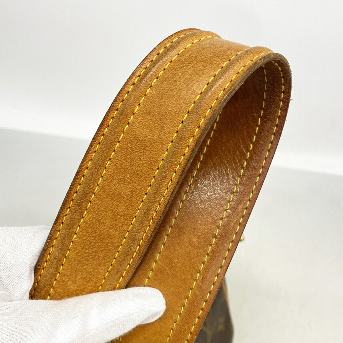 Louis Vuitton Brown Shoulder Bag (Pre-Owned)