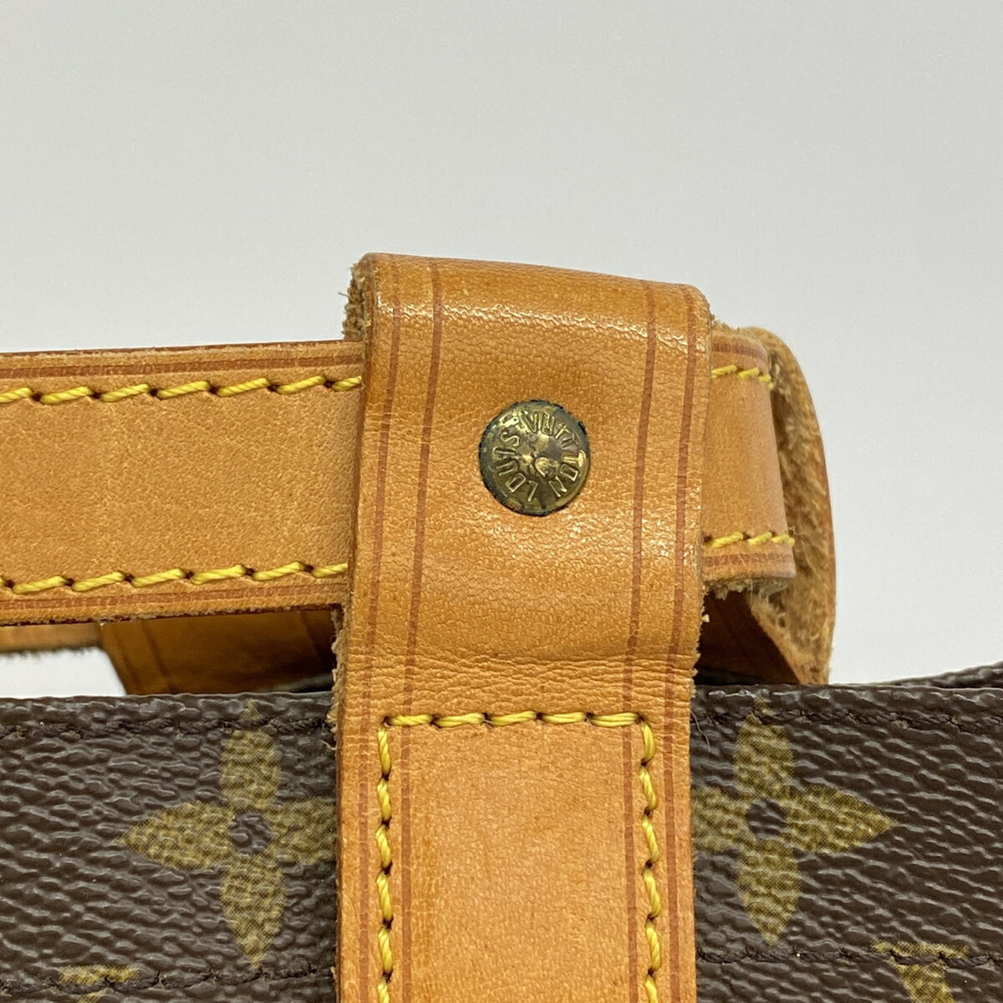 Louis Vuitton Brown Shoulder Bag (Pre-Owned)