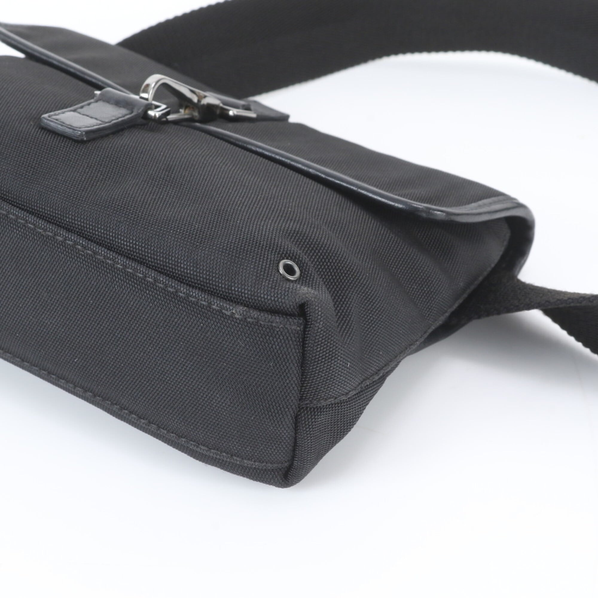 Gucci Black Leather Nylon Pouch Sling Bag (Pre-Owned)