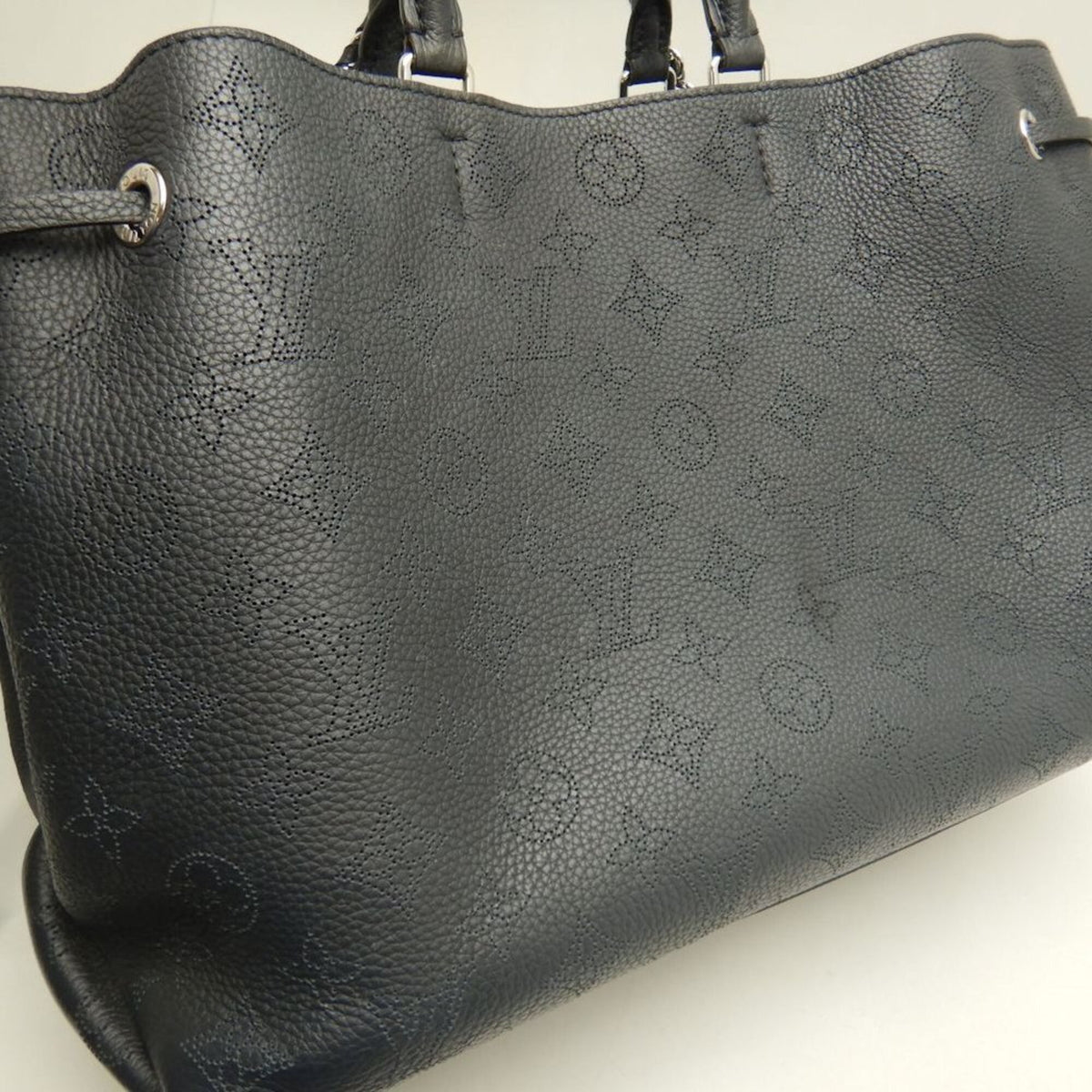 Louis Vuitton Mahina Noir Mahina Leather Tote Bag (Pre-Owned)