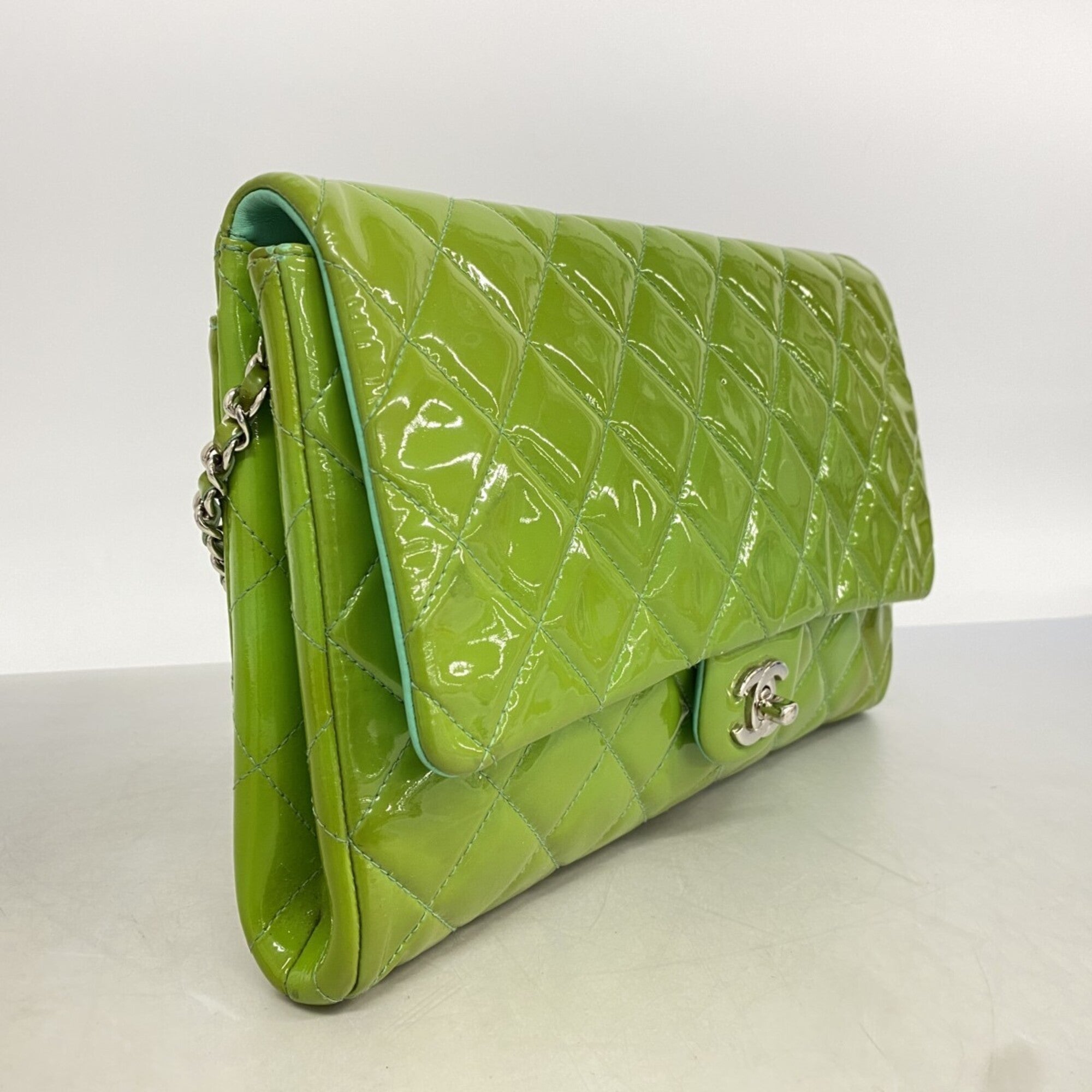 Chanel Green Patent Leather Shoulder Bag (Pre-Owned)