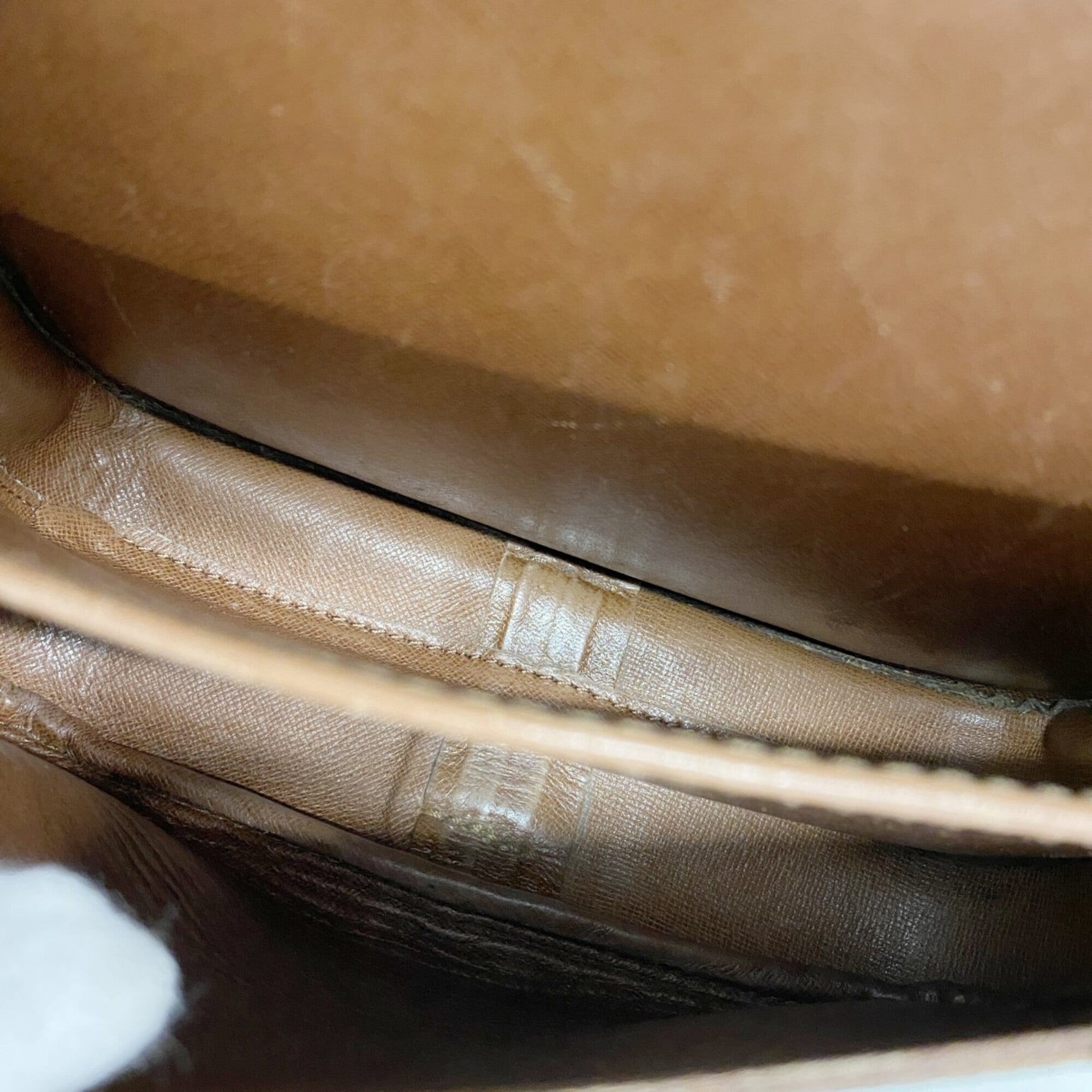 Louis Vuitton Brown Shoulder Bag (Pre-Owned)