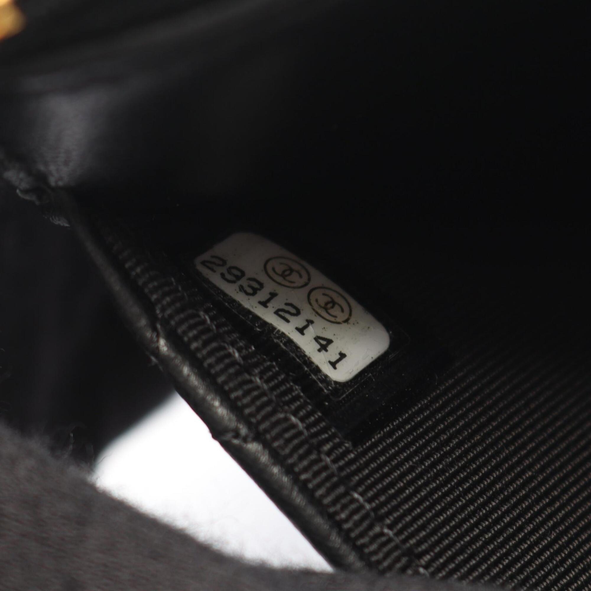 Chanel Black Leather Handbag Shoulder Bag (Pre-Owned)