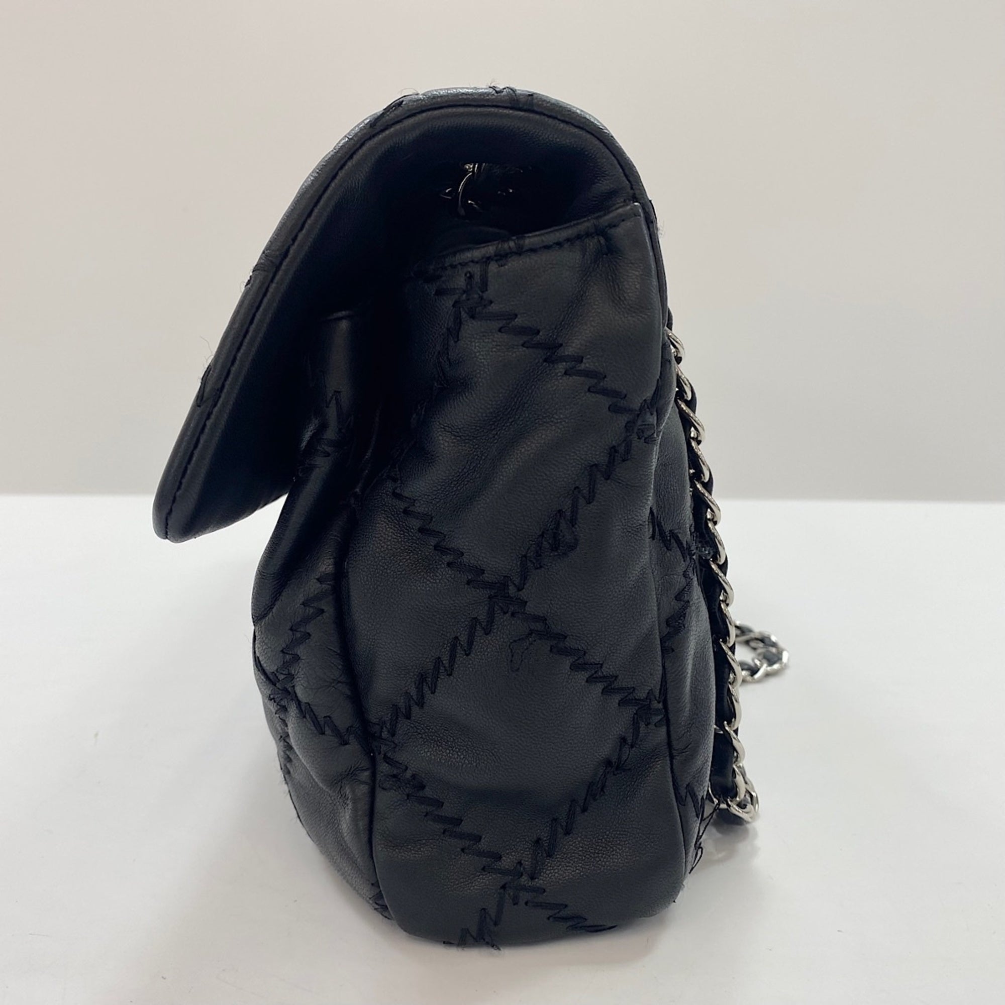Chanel Black Shoulder Bag (Pre-Owned)