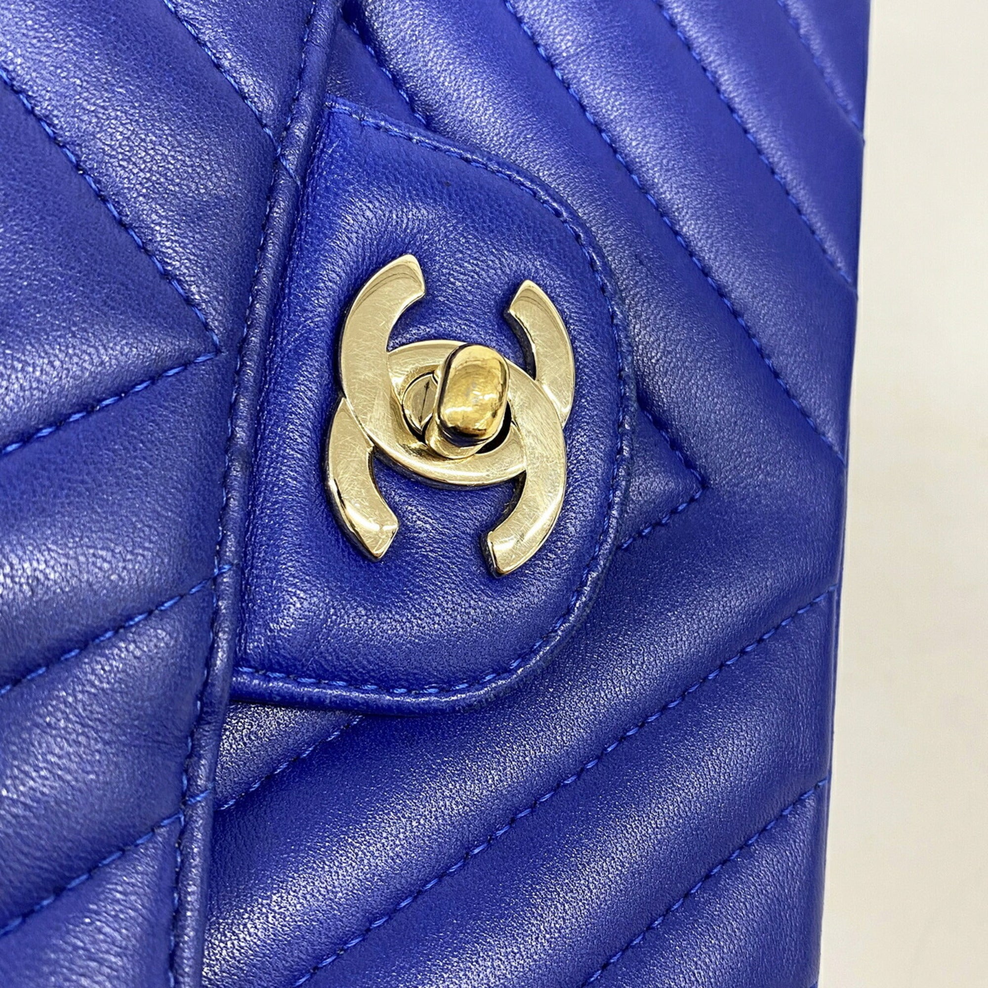 Chanel Blue Leather Shoulder Bag (Pre-Owned)