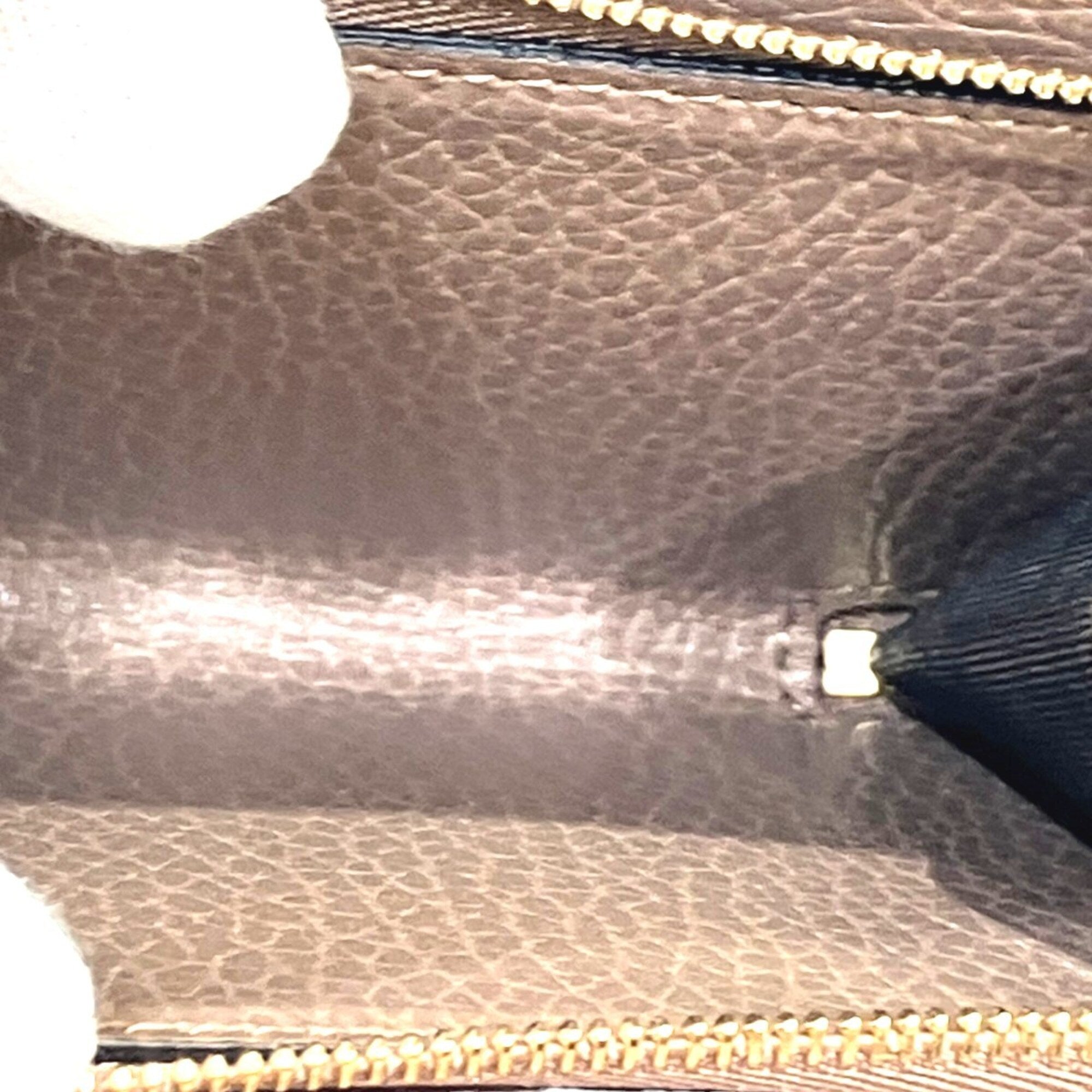 Gucci Beige Leather Wallet (Bi-Fold) (Pre-Owned)