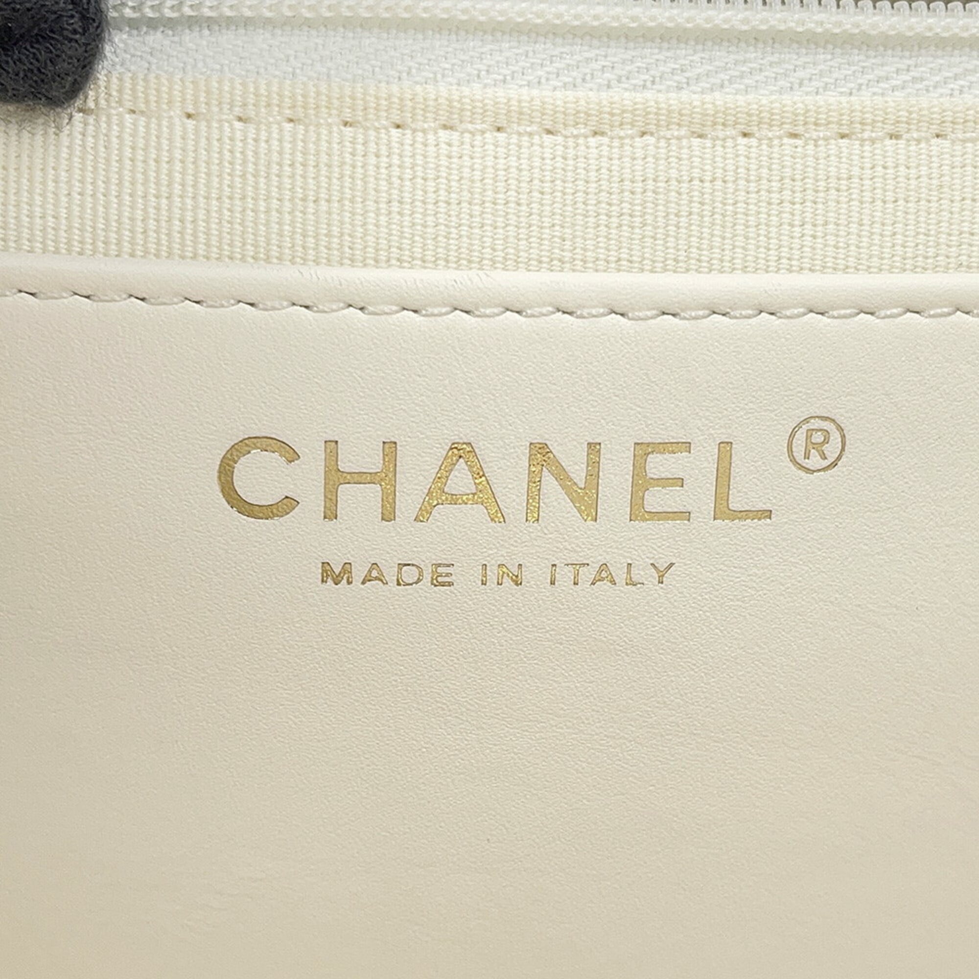 Chanel White Grained Calfskin Shoulder Bag Tote Bag (Pre-Owned)