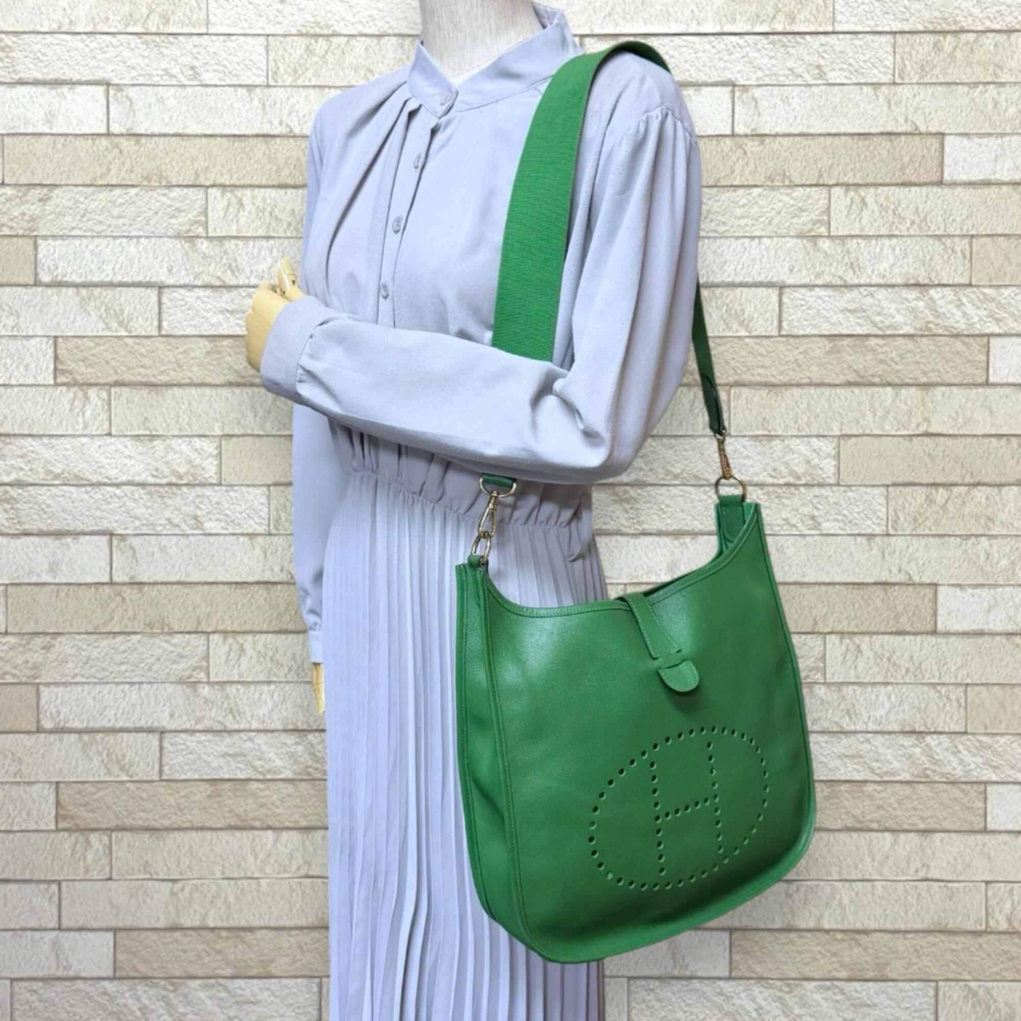 Hermes Green Courchevel Leather Shoulder Bag (Pre-Owned)