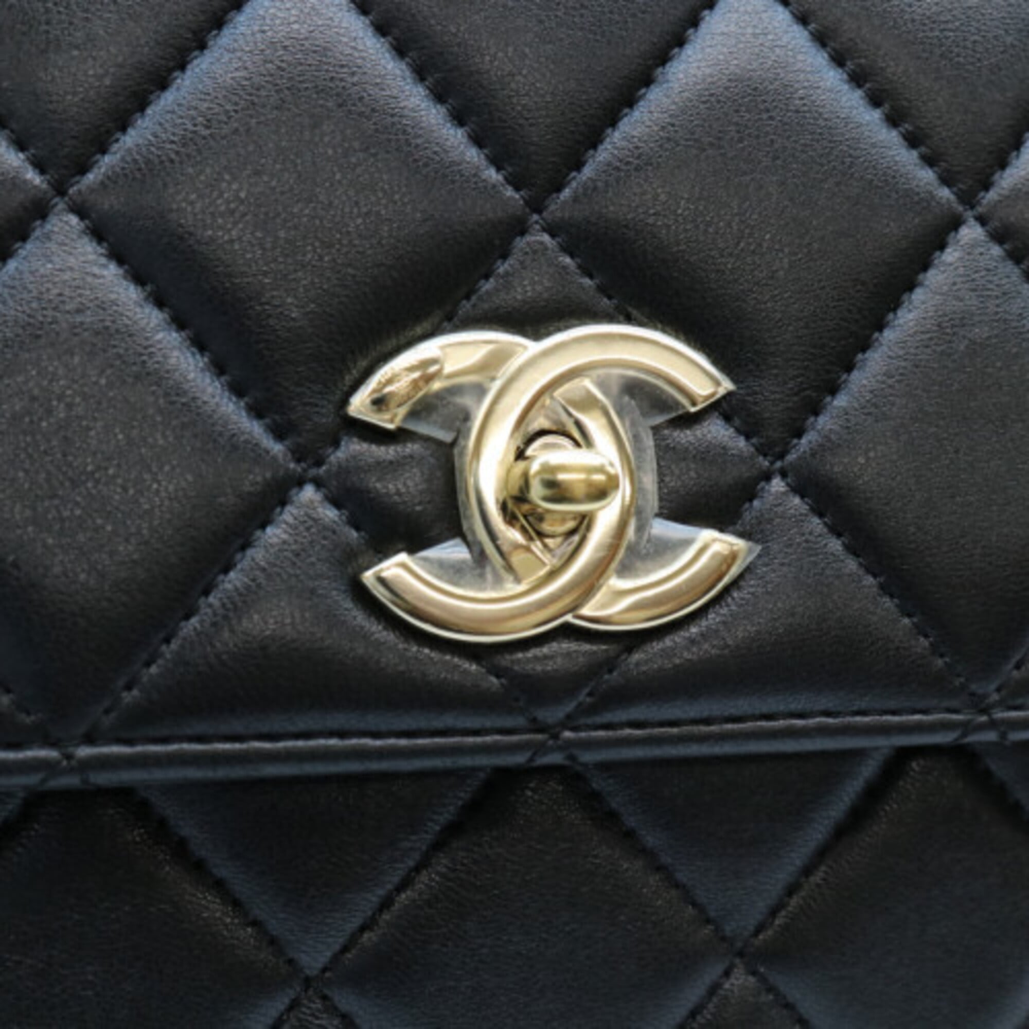 Chanel Black Leather Shoulder Bag (Pre-Owned)