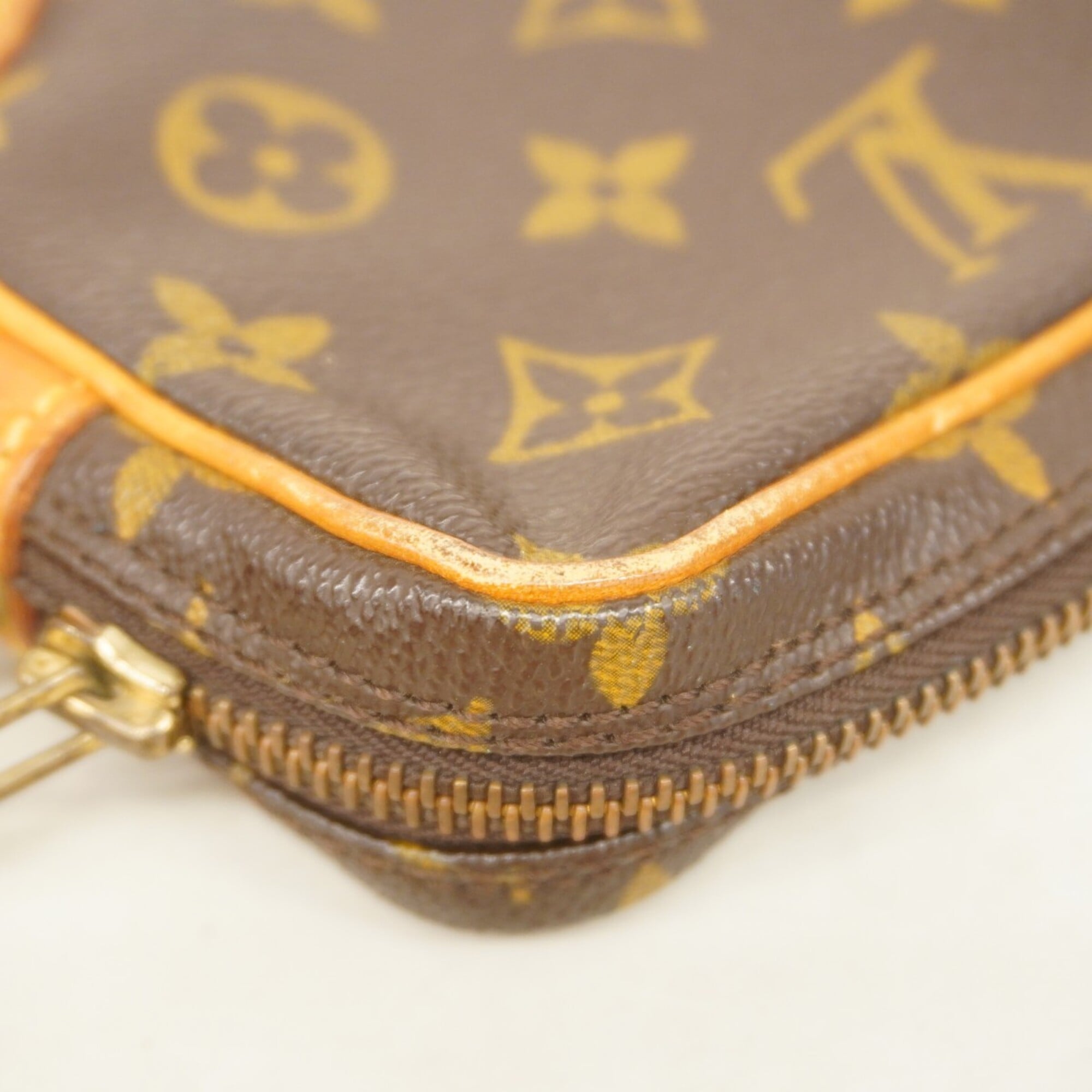 Louis Vuitton Brown Clutch Bag (Pre-Owned)