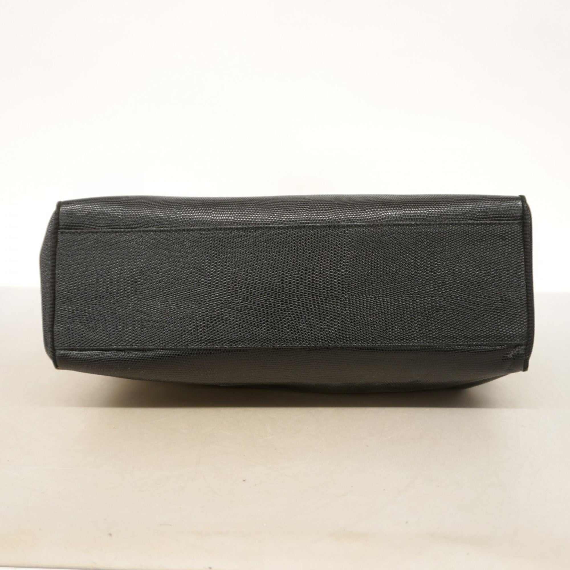 Salvatore Ferragamo Black Leather Shoulder Bag (Pre-Owned)