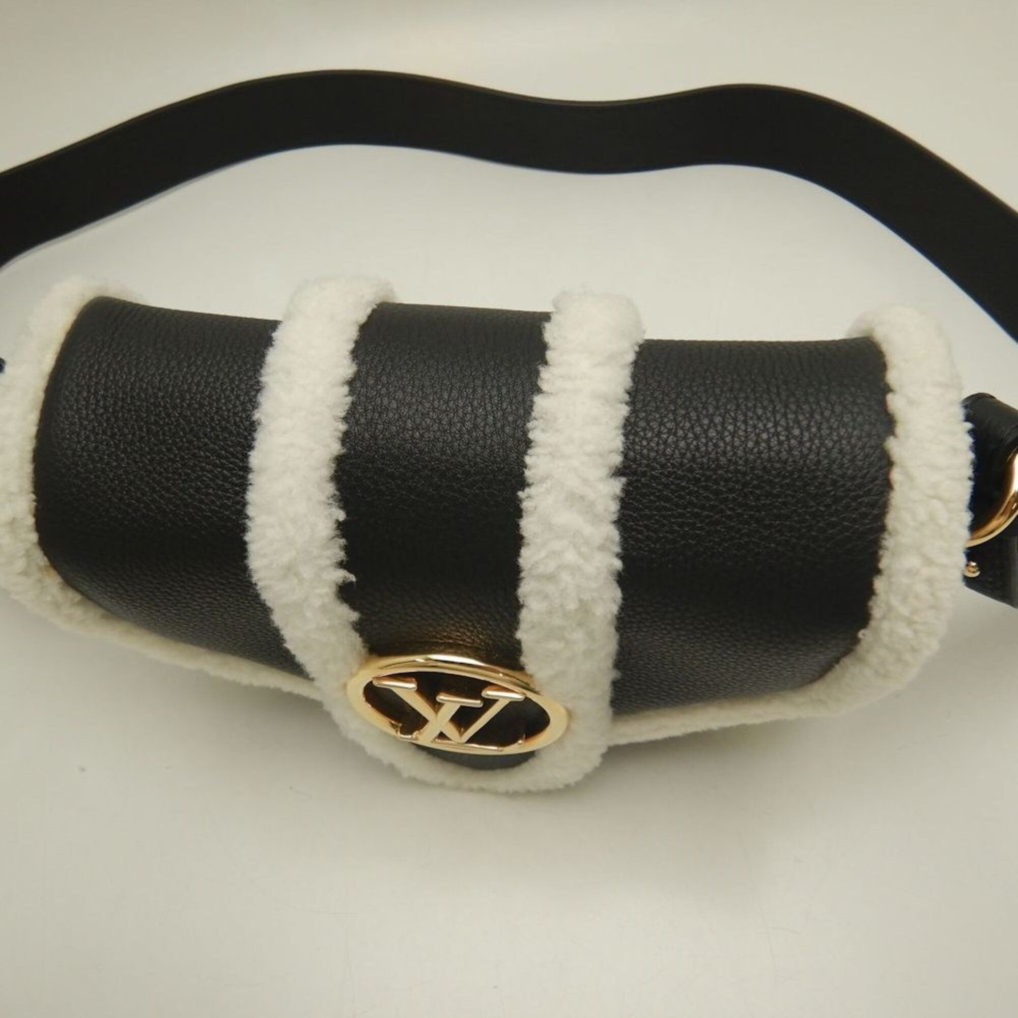 Louis Vuitton Noir White Wool Leather Shoulder Bag (Pre-Owned)