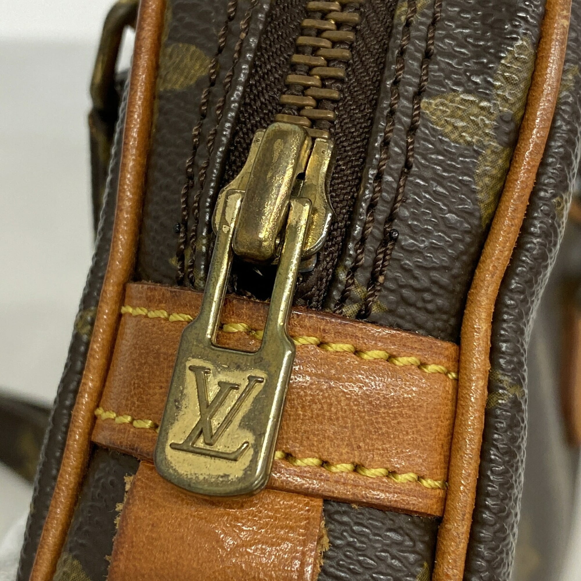 Louis Vuitton Brown Shoulder Bag (Pre-Owned)