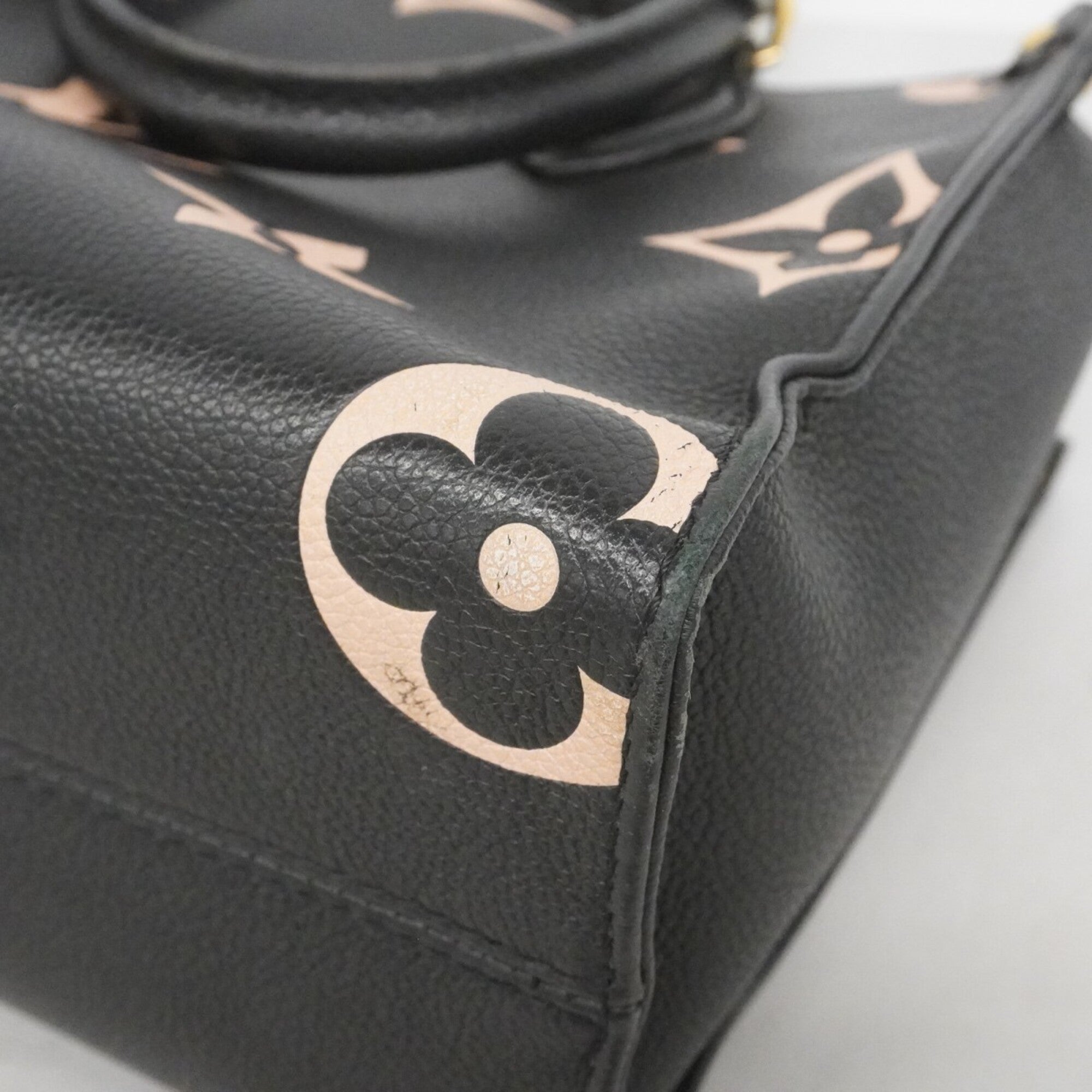 Louis Vuitton Beige Black Handbag (Pre-Owned)