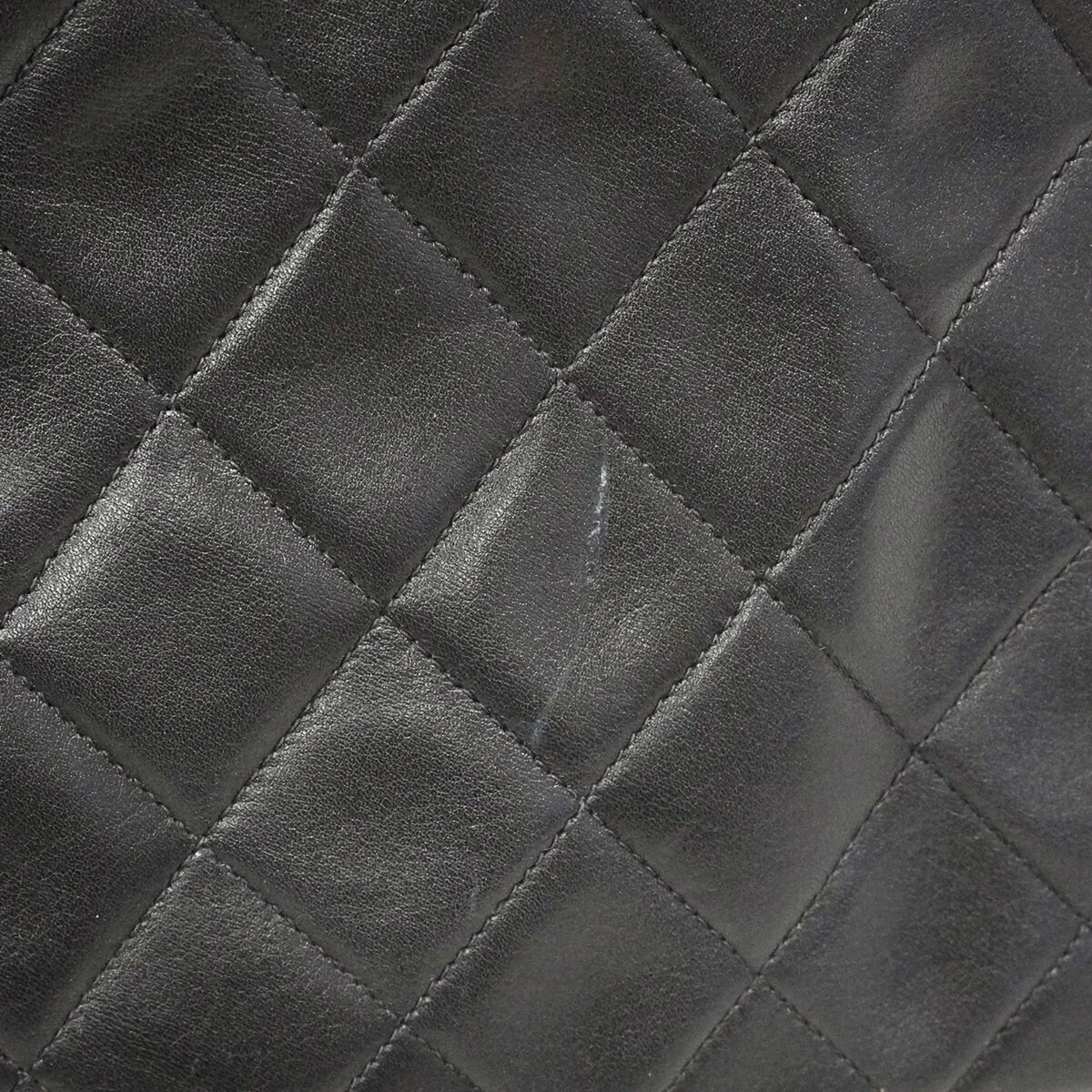 Chanel Black Leather Shoulder Bag (Pre-Owned)