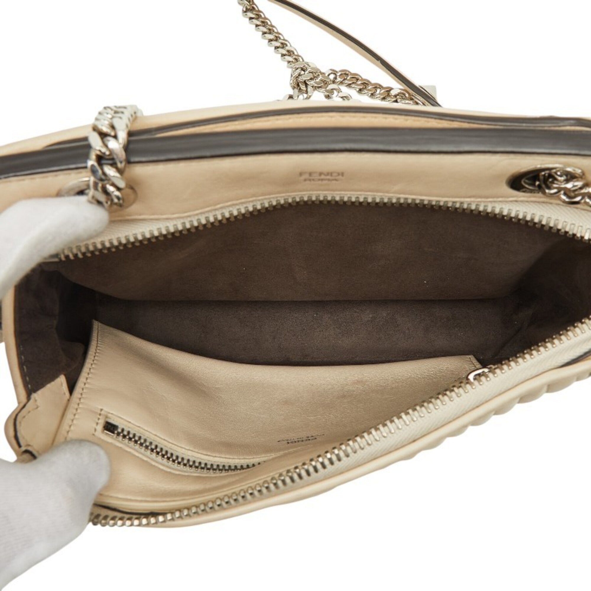 Fendi Ivory Leather Shoulder Bag (Pre-Owned)