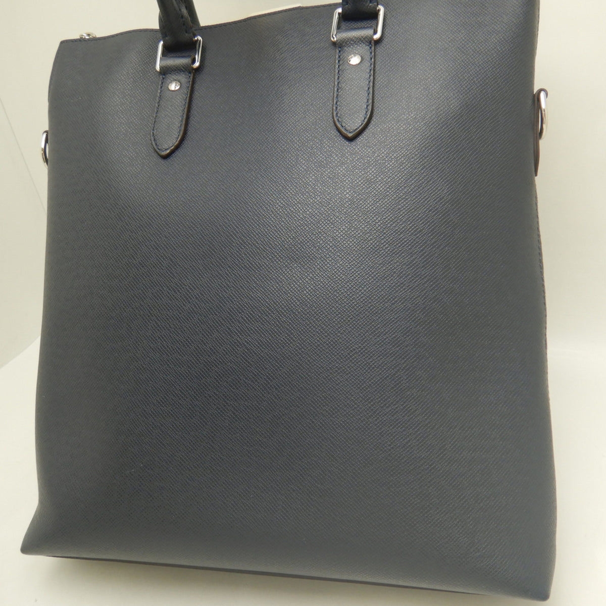 Louis Vuitton Navy Blue Taiga Leather Tote Bag (Pre-Owned)