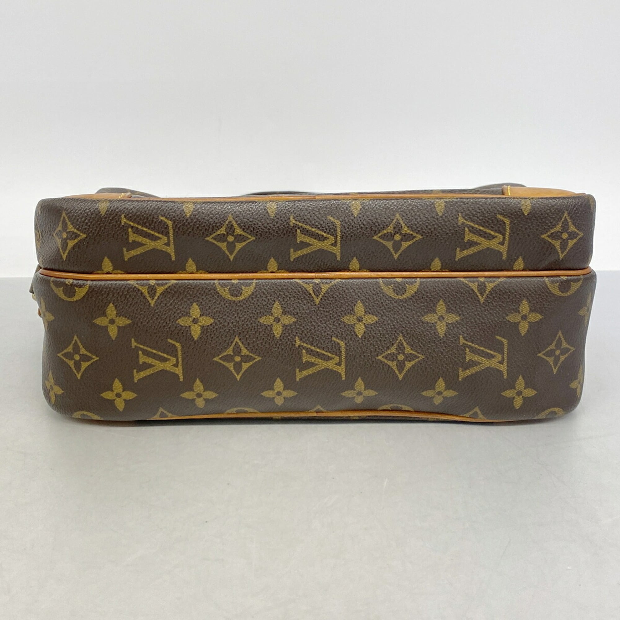 Louis Vuitton Brown Shoulder Bag (Pre-Owned)