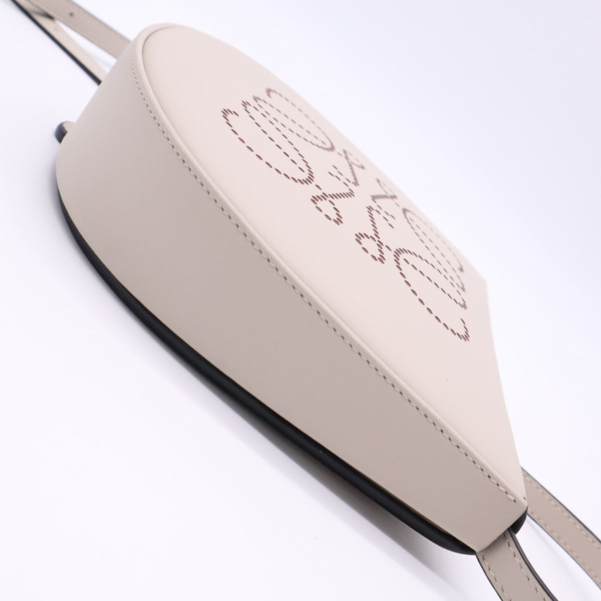 Loewe Light Beige Leather Shoulder Bag (Pre-Owned)