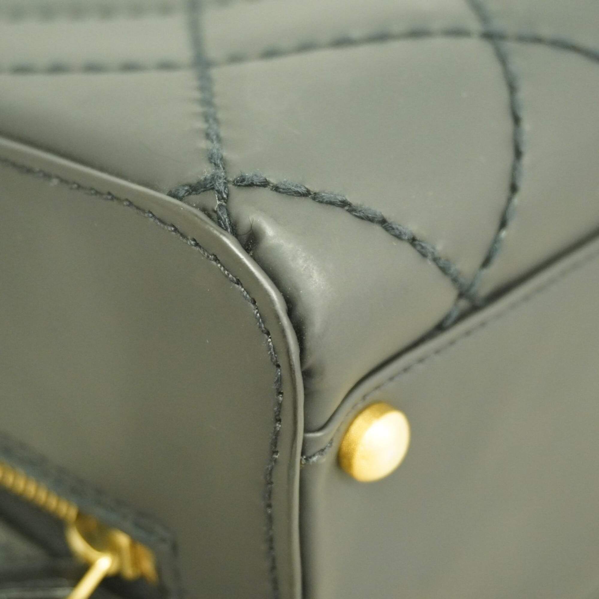 Chanel Black Leather Handbag (Pre-Owned)
