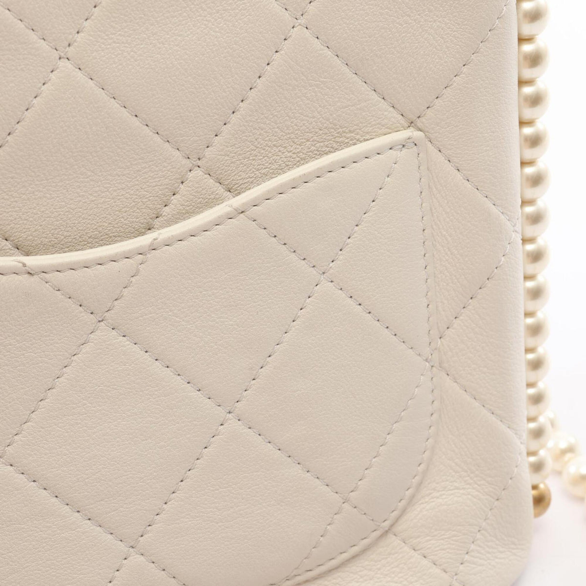 Chanel White Leather Handbag Shoulder Bag (Pre-Owned)