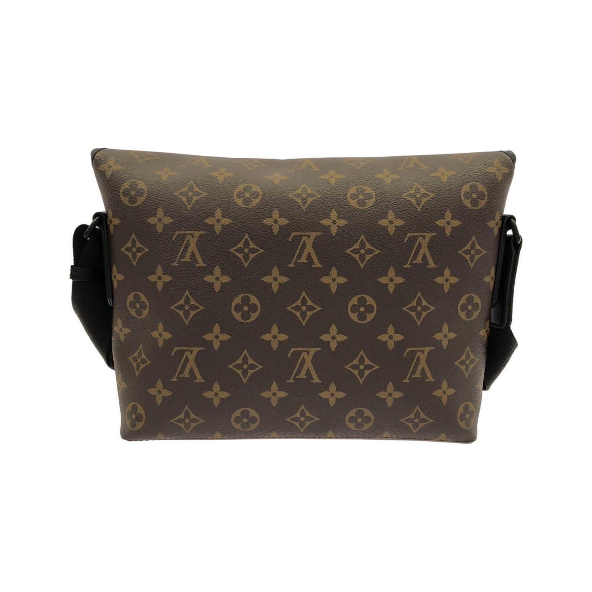 Louis Vuitton Marron Coated Canvas Shoulder Bag (Pre-Owned)