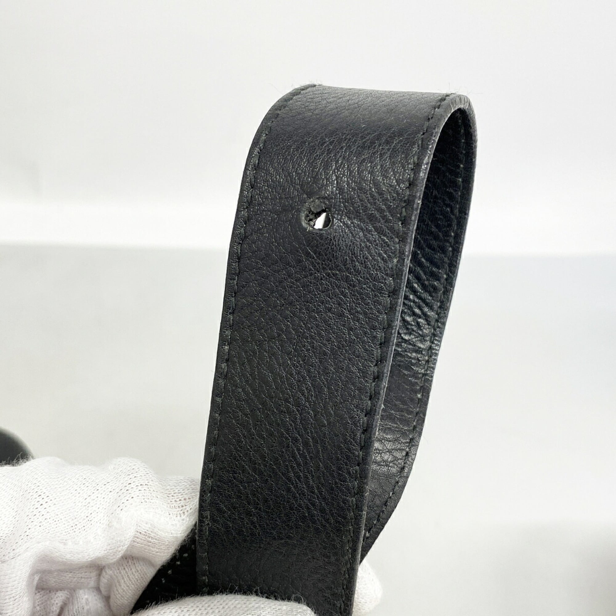 Salvatore Ferragamo Black Leather Shoulder Bag (Pre-Owned)
