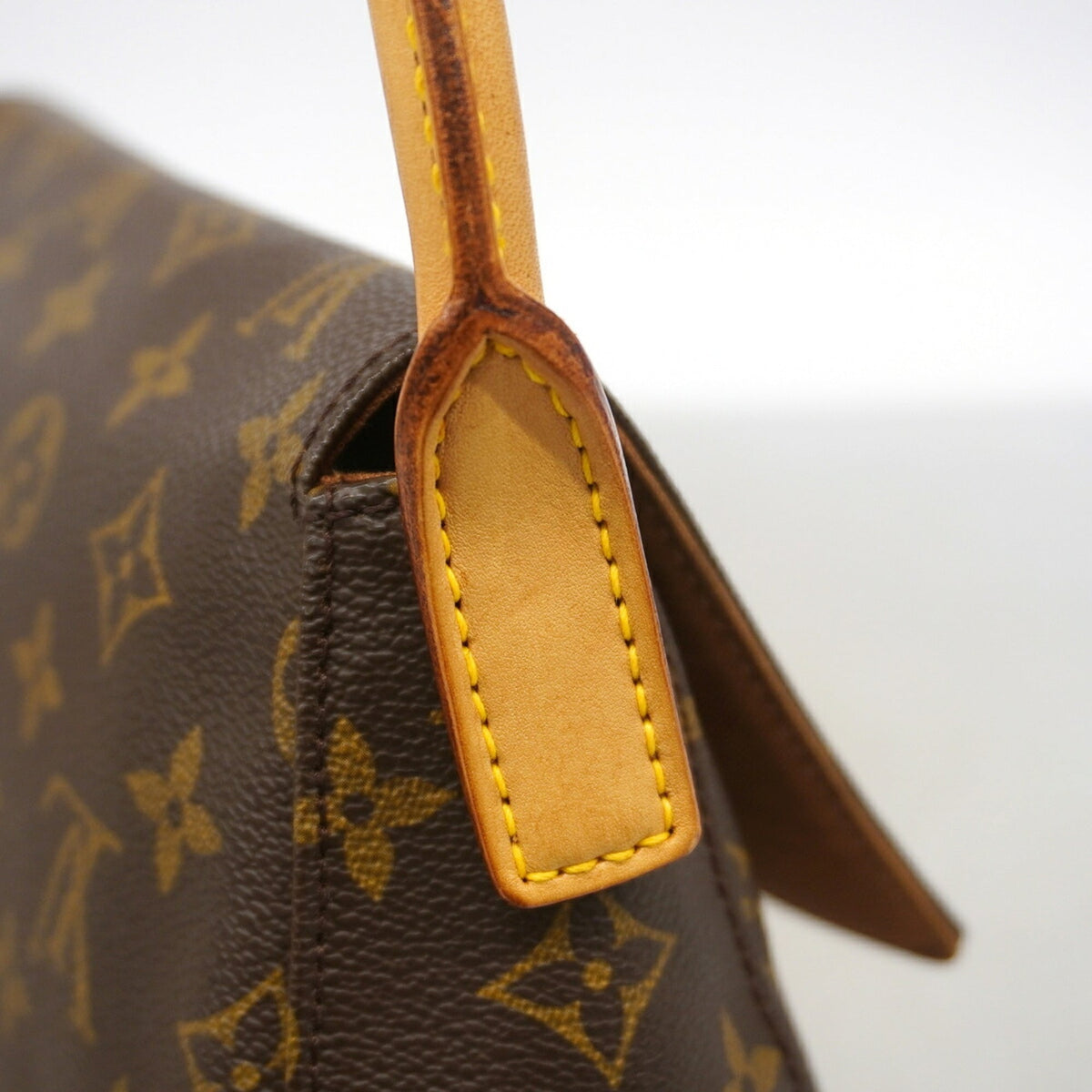 Louis Vuitton Brown Shoulder Bag (Pre-Owned)
