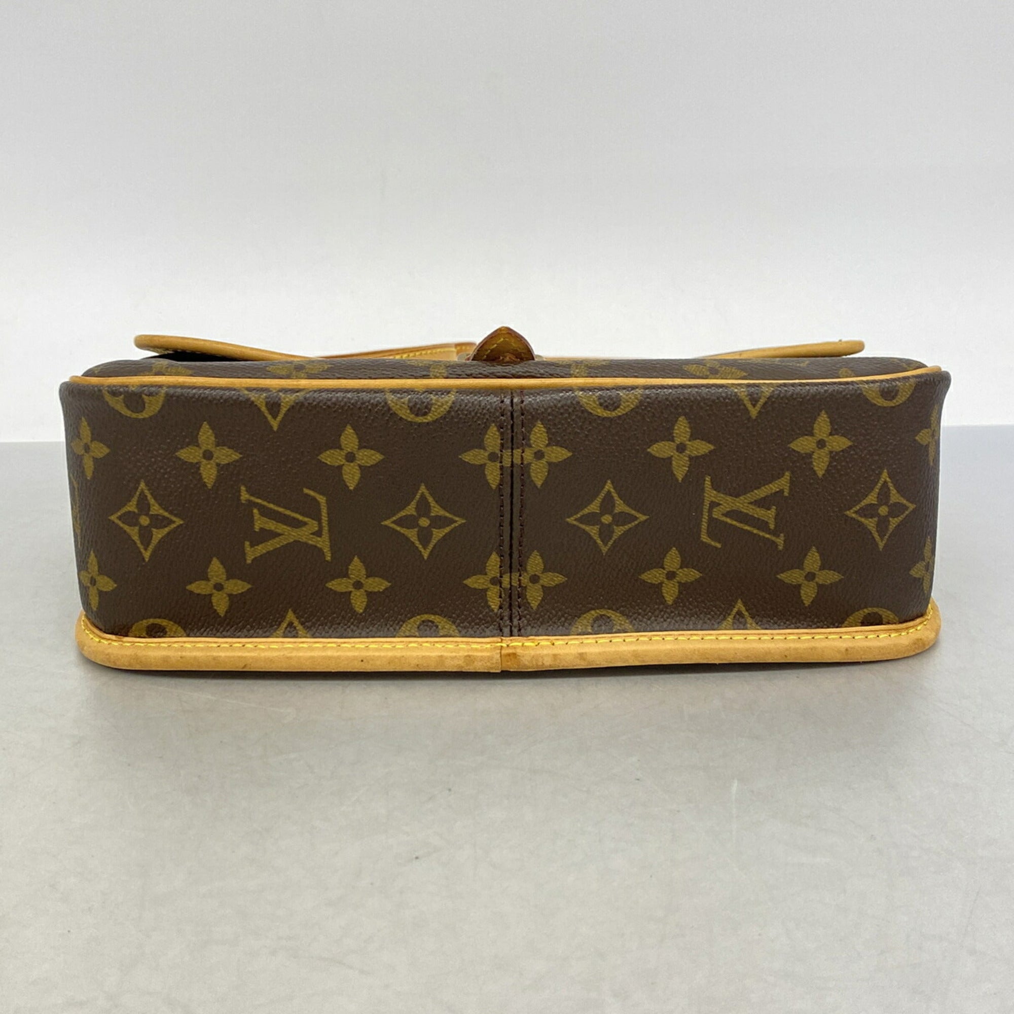 Louis Vuitton Brown Shoulder Bag (Pre-Owned)
