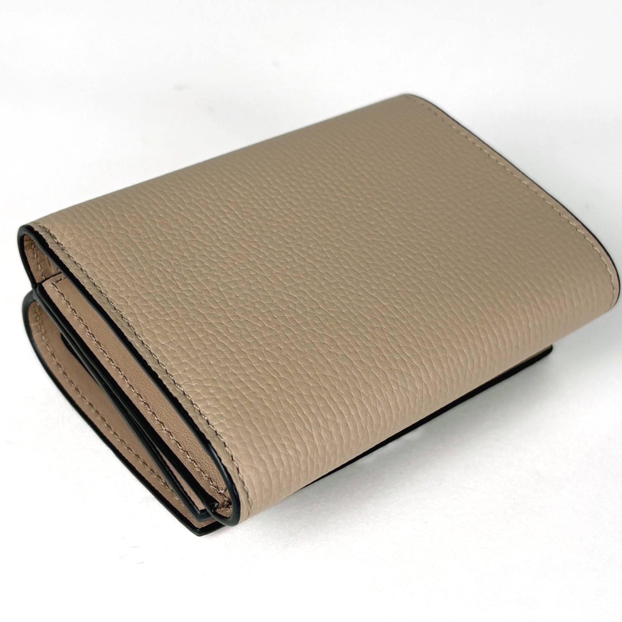 Loewe Grayish Leather Wallet (Tri-Fold) (Pre-Owned)
