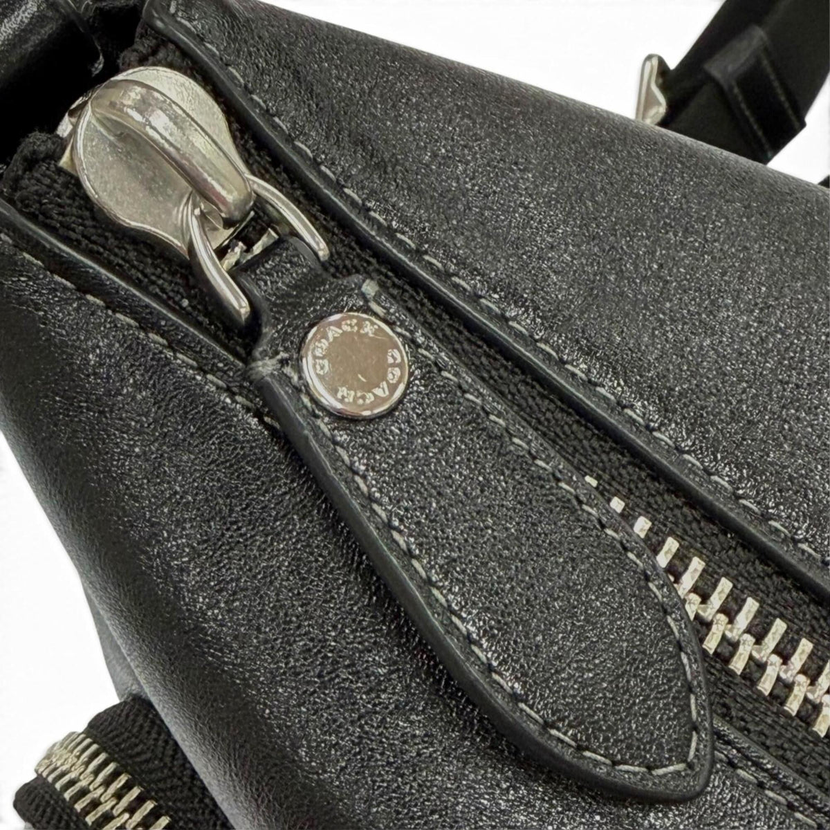 Coach Black Leather Shoulder Bag (Pre-Owned)