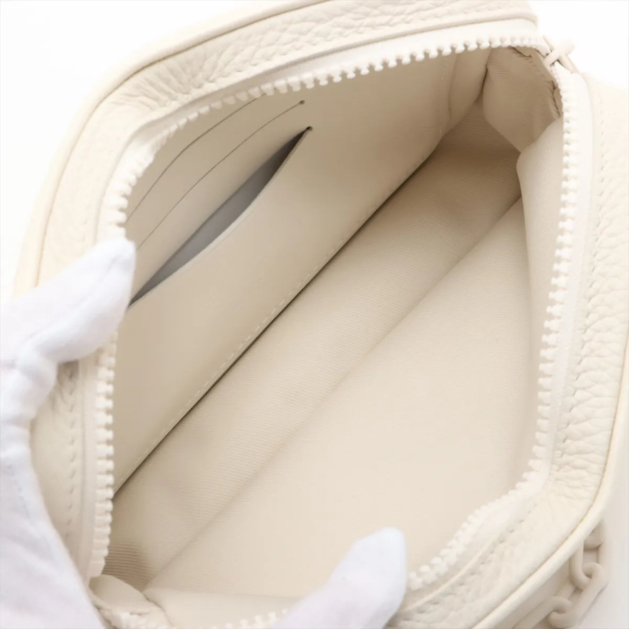 Louis Vuitton White Leather Clutch Bag Pochette (Pre-Owned)