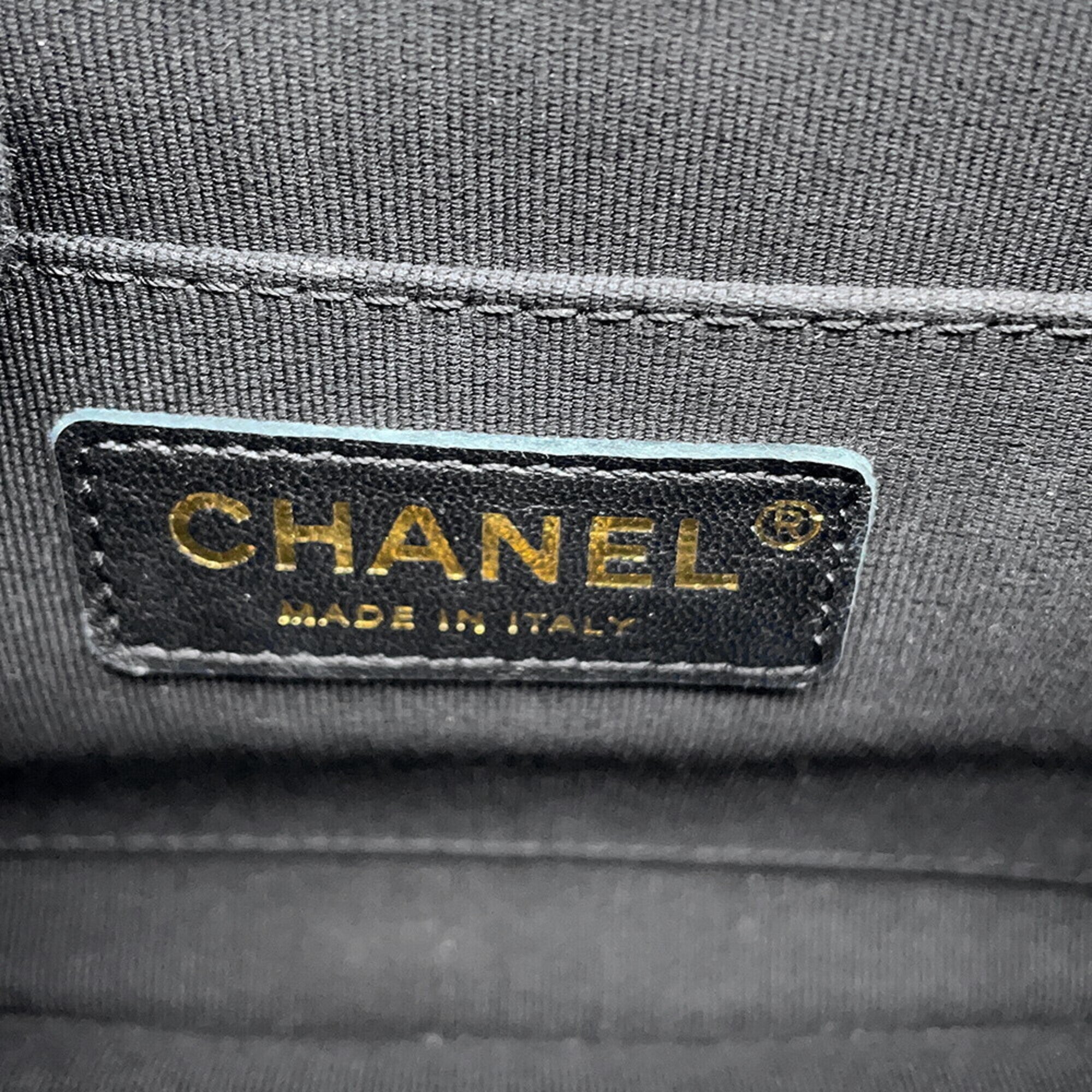 Chanel Black Leather Shoulder Bag (Pre-Owned)