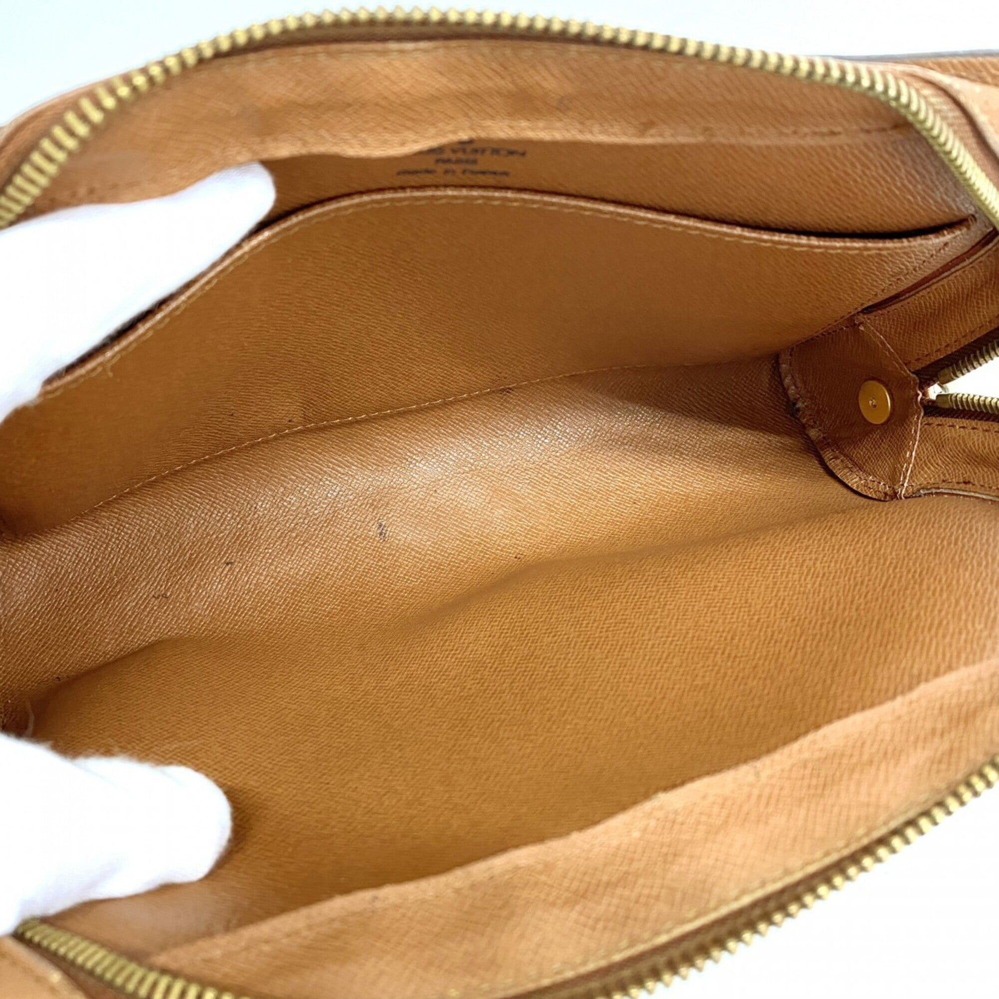 Louis Vuitton Brown Clutch Bag (Pre-Owned)