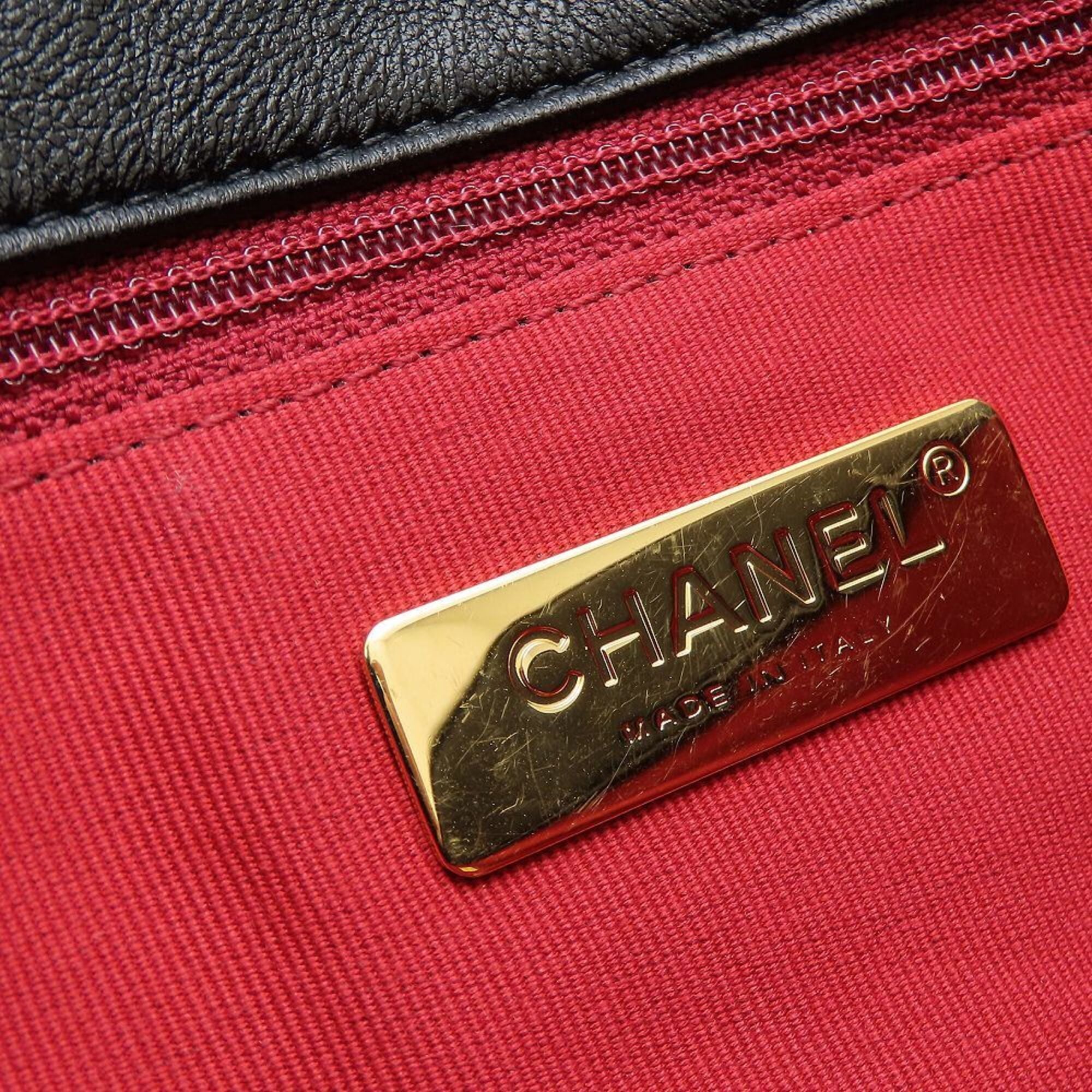 Chanel Black Leather Shoulder Bag (Pre-Owned)