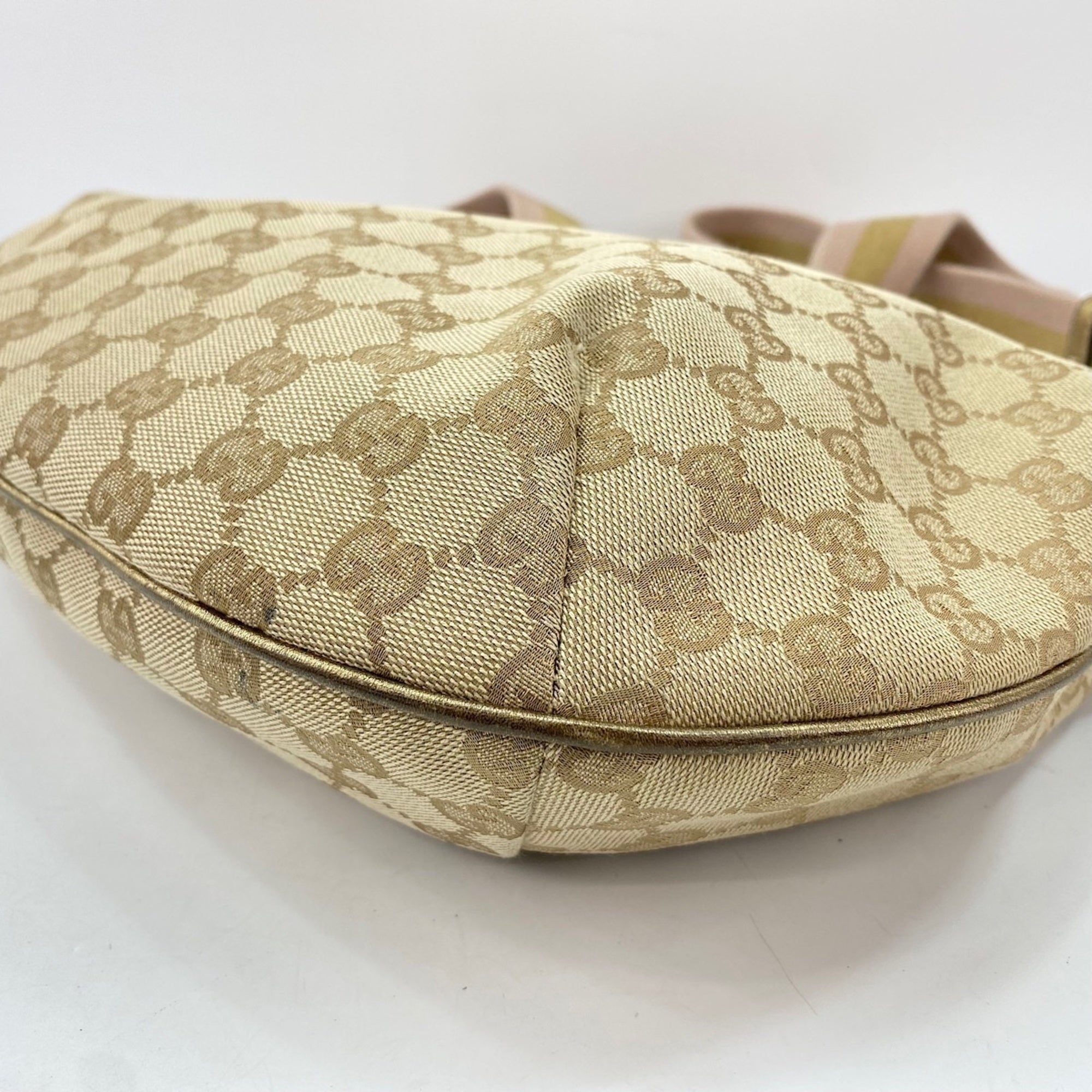 Gucci Beige Shoulder Bag (Pre-Owned)