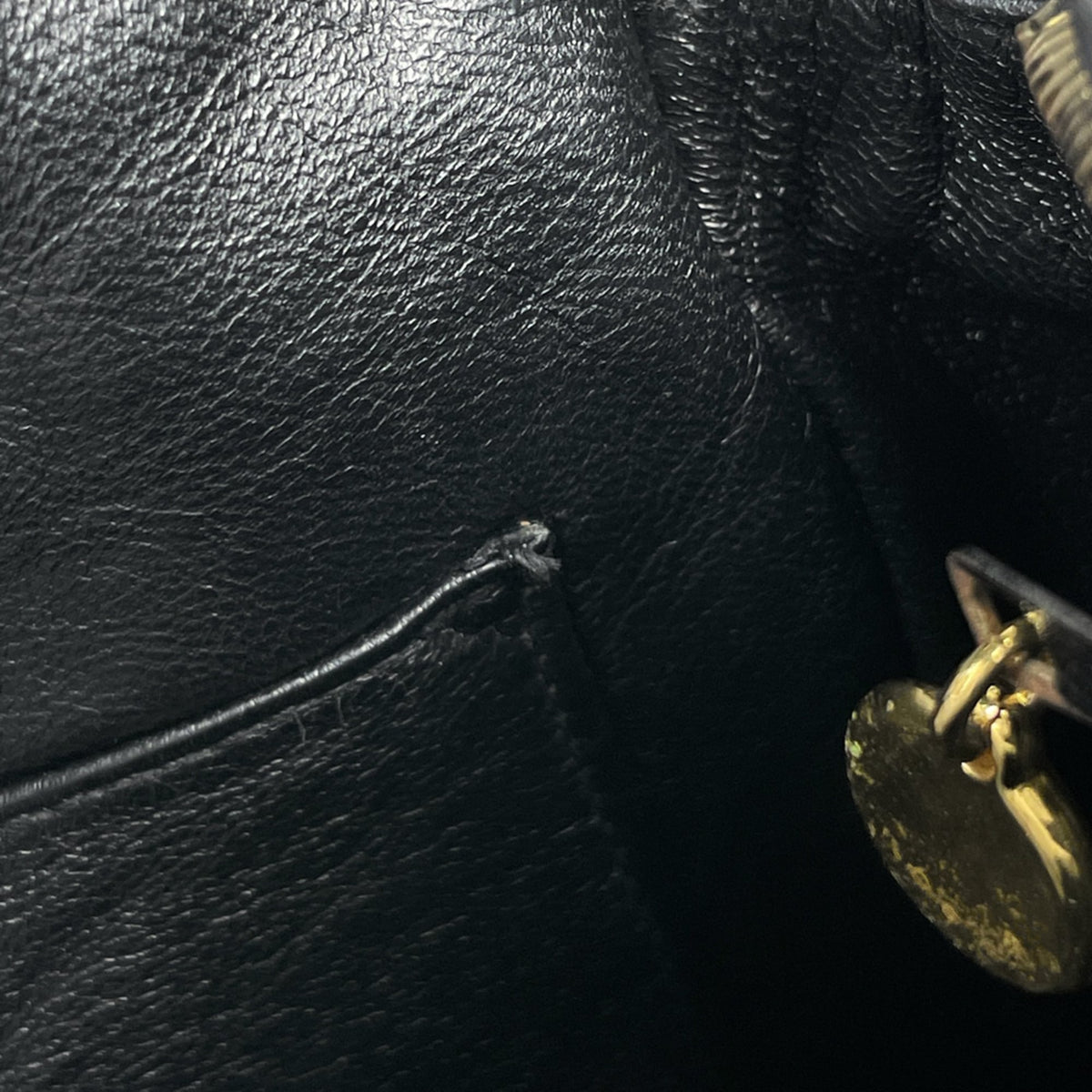 Chanel Matelasse Black Grained Calfskin Shoulder Bag (Pre-Owned)
