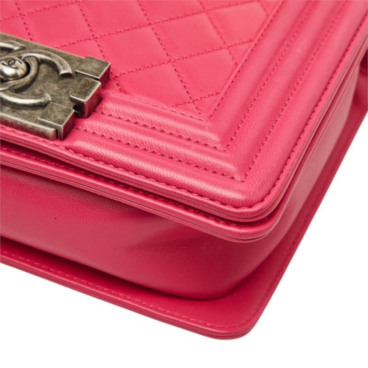 Chanel Pink Shoulder Bag (Pre-Owned)