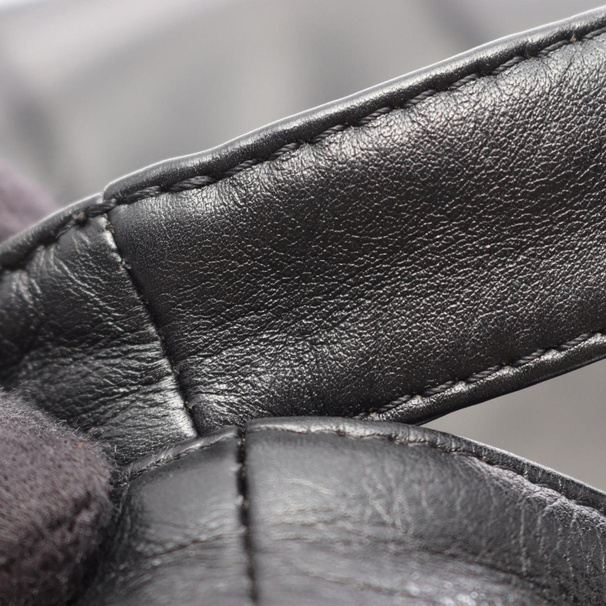 Chanel Black Leather Handbag (Pre-Owned)