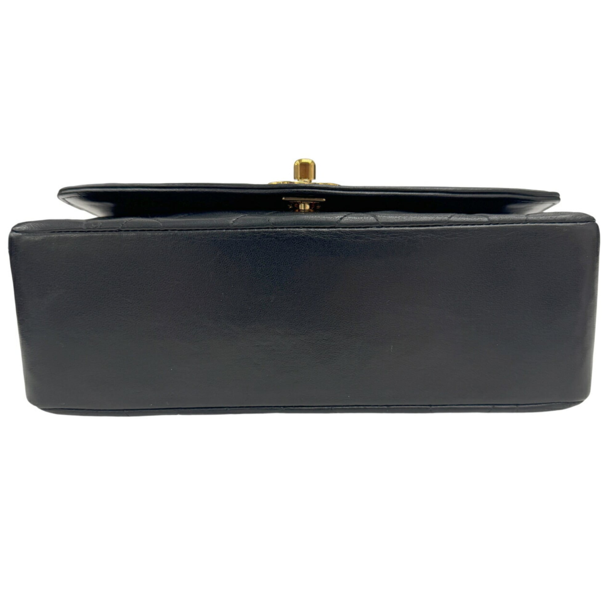 Chanel Matelasse Black Leather Shoulder Bag (Pre-Owned)