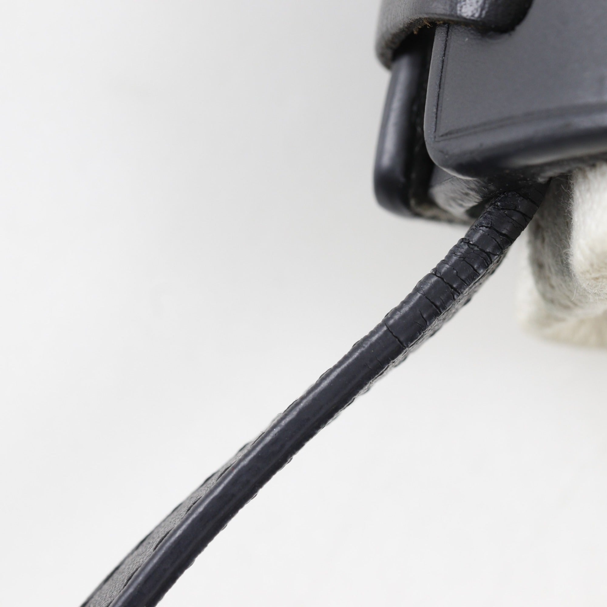 Loewe Black Leather Shoulder Bag (Pre-Owned)