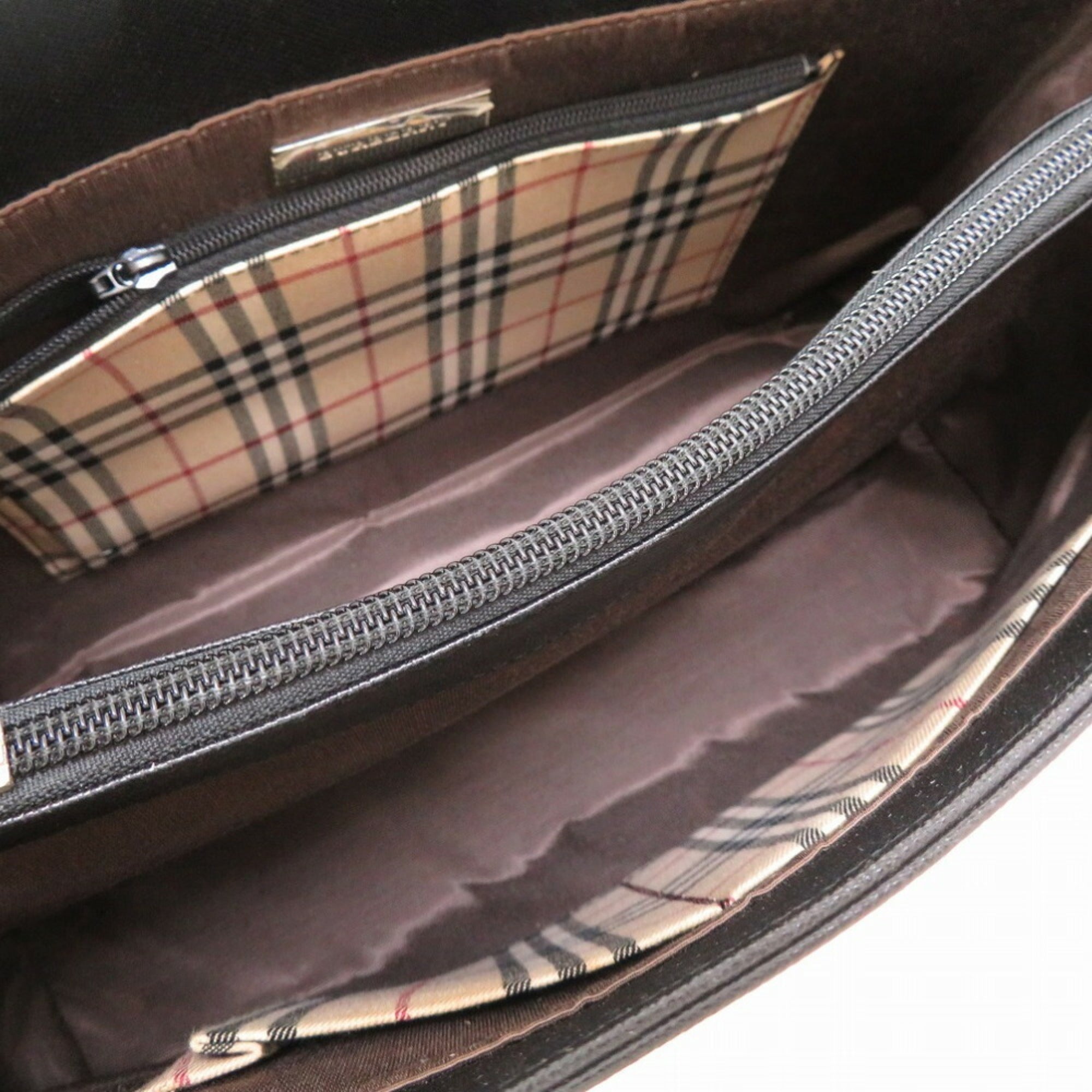 Burberry Black Leather Handbag (Pre-Owned)