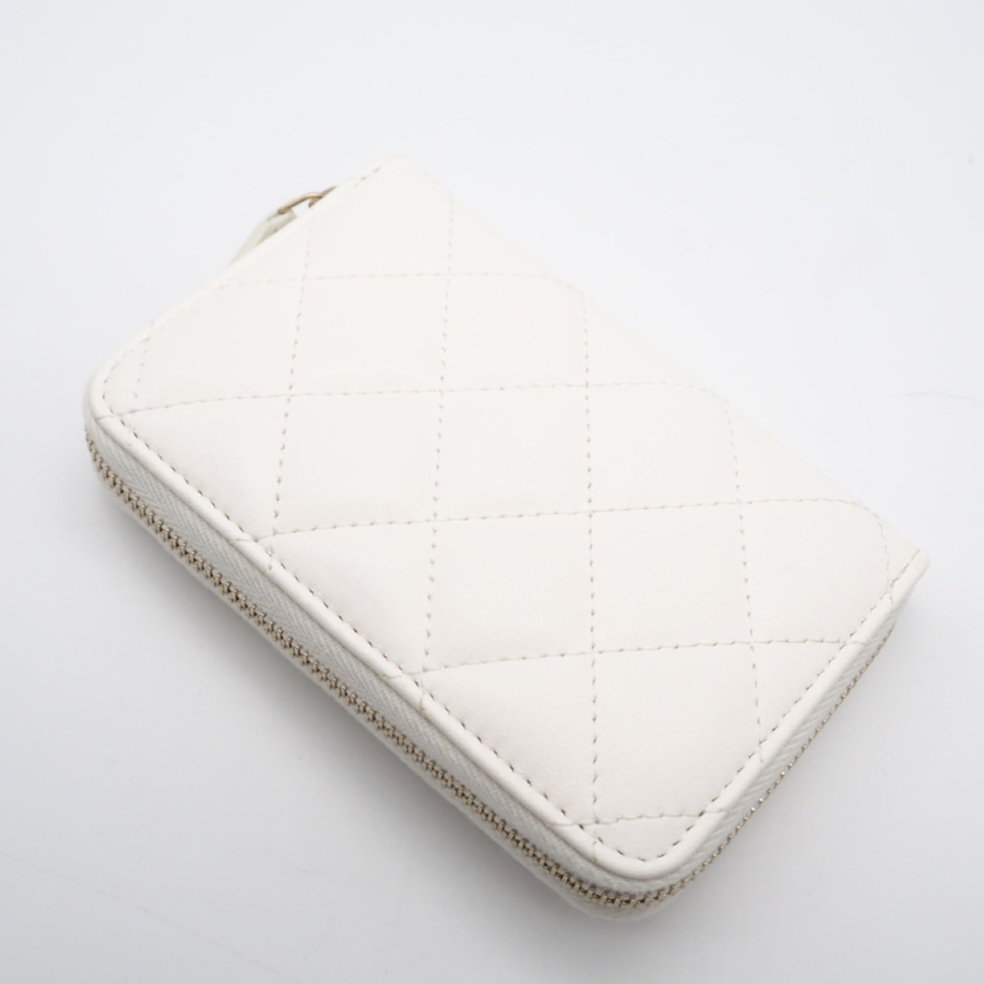 Chanel Matelasse White Leather Coin Purse/Coin Case (Pre-Owned)
